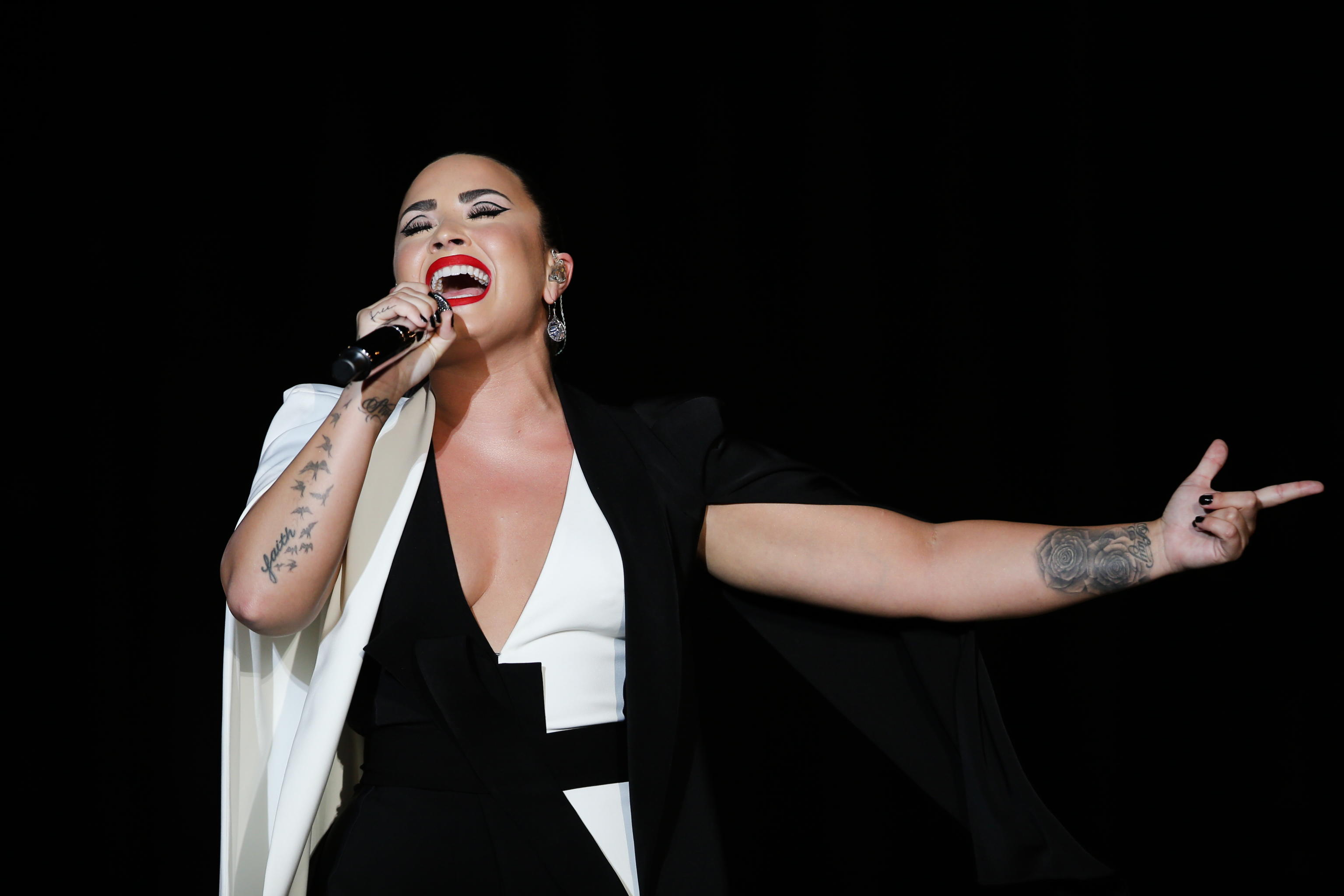 epa08128375 (FILE) - US singer Demi Lovato performs in concert at the World Stage during the 8th edition of Rock in Rio Lisbon, at Parque da Bela Vista in Lisbon, Portugal, 24 June 2018 (reissued 14 January 2020). Demi Lovato on 14 January 2020 announced via social media that she will be performing at the 2020 Grammy Awards, which will mark her first live performance since overdosing in 2018.  EPA/JOSE SENA GOULAO *** Local Caption *** 54438380