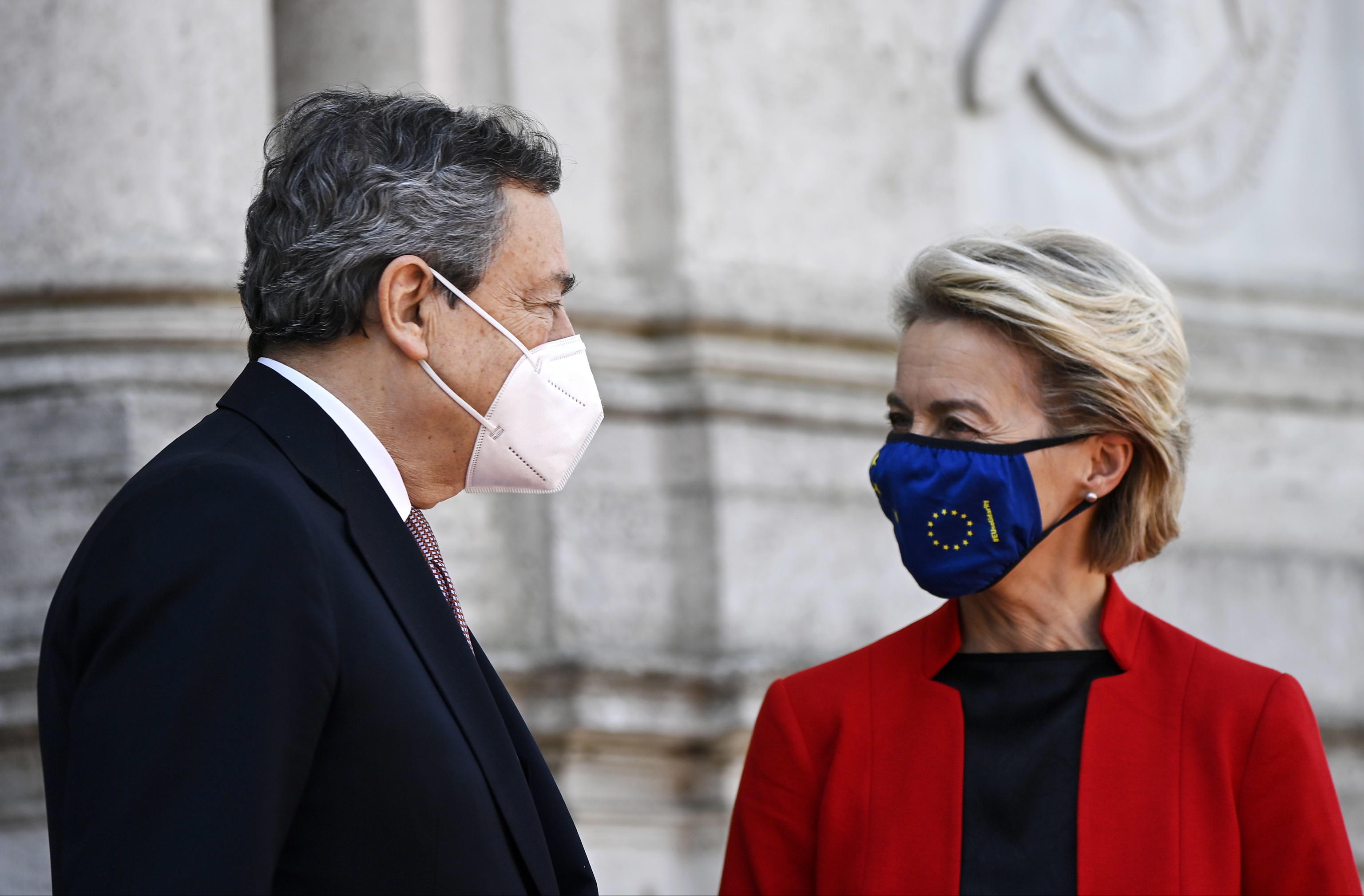 epa09217181 Italian Prime Minister Mario Draghi (L) and President of European Commission Ursula von der Leyen during the virutal Global Health Summit at Villa Pamphilij in Rome, Italy, 21 May 2021. The Summit is a special event of the G20 Presidency, organized by Italy in partnership with the European Commission.  EPA/RICCARDO ANTIMIANI / POOL