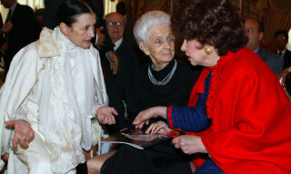 La  nuova ambasciatrice della Fao Carla Fracci fotografata a Roma durante la giornata mondiale dell' alimentazione accanto a  Gina Lollobrigica e Rita Levi Montalcini, in una foto del 15 ottobre 2004. ANSA/ETTORE FERRARI