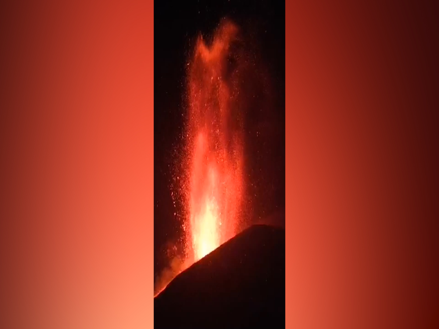 Le immagini della nuova eruzione dell’Etna. È la quarta in una settimana – Il video