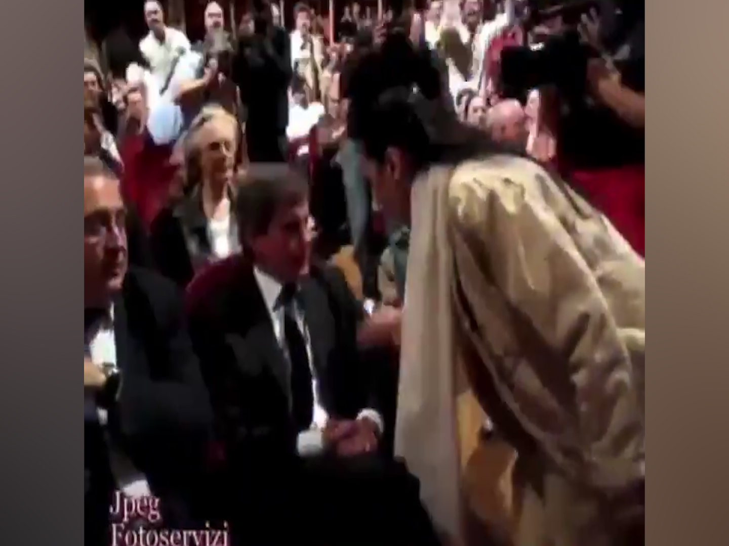 Quella volta in cui Carla Fracci urlò in teatro al sindaco di Roma Gianni Alemanno per i tagli allo spettacolo – Il video