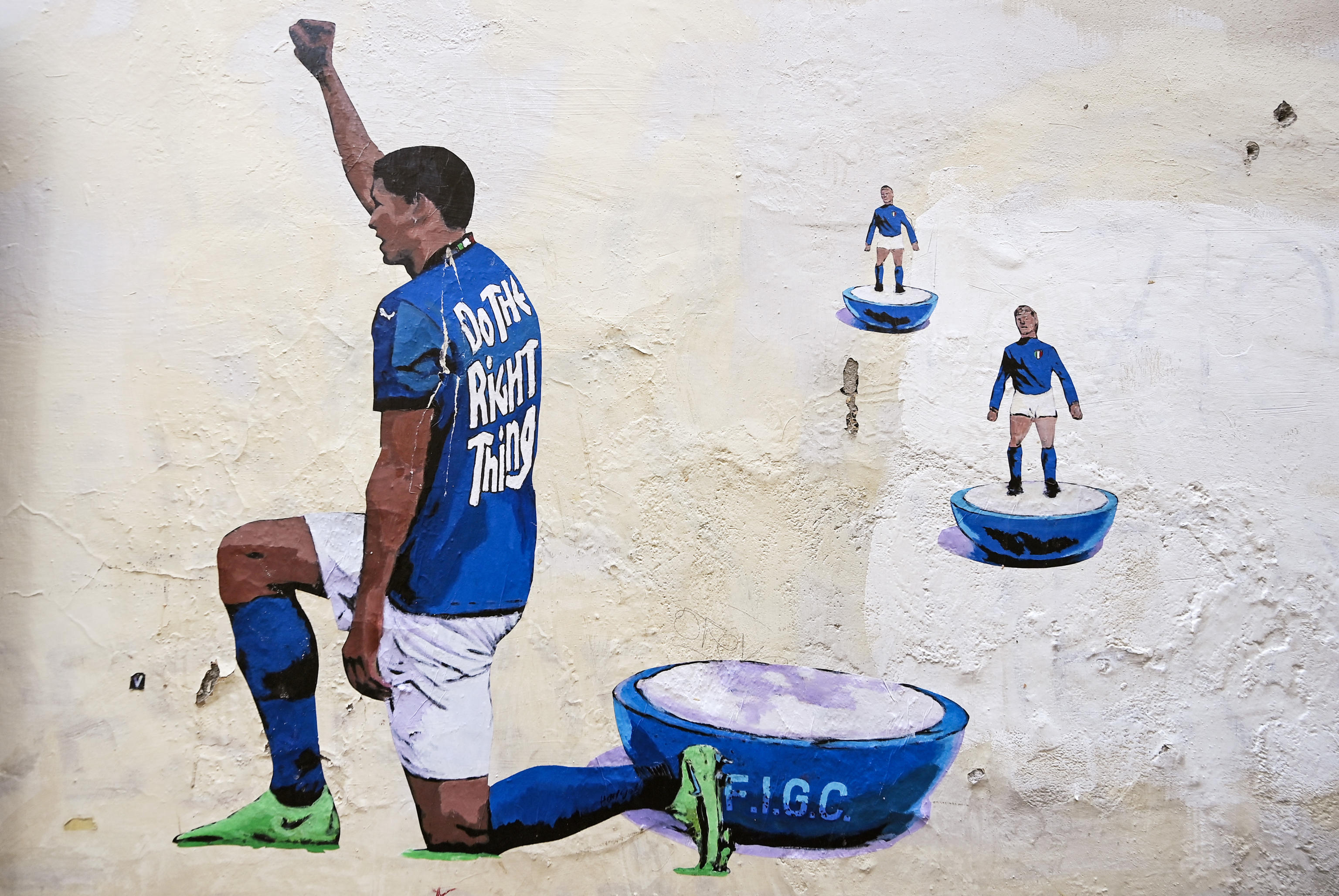 Harry Greb's mural in the Monti neighborhood on Italys soccer players kneeling against racism, Rome, 28 June 2021. ANSA / RICCARDO ANTIMIANI