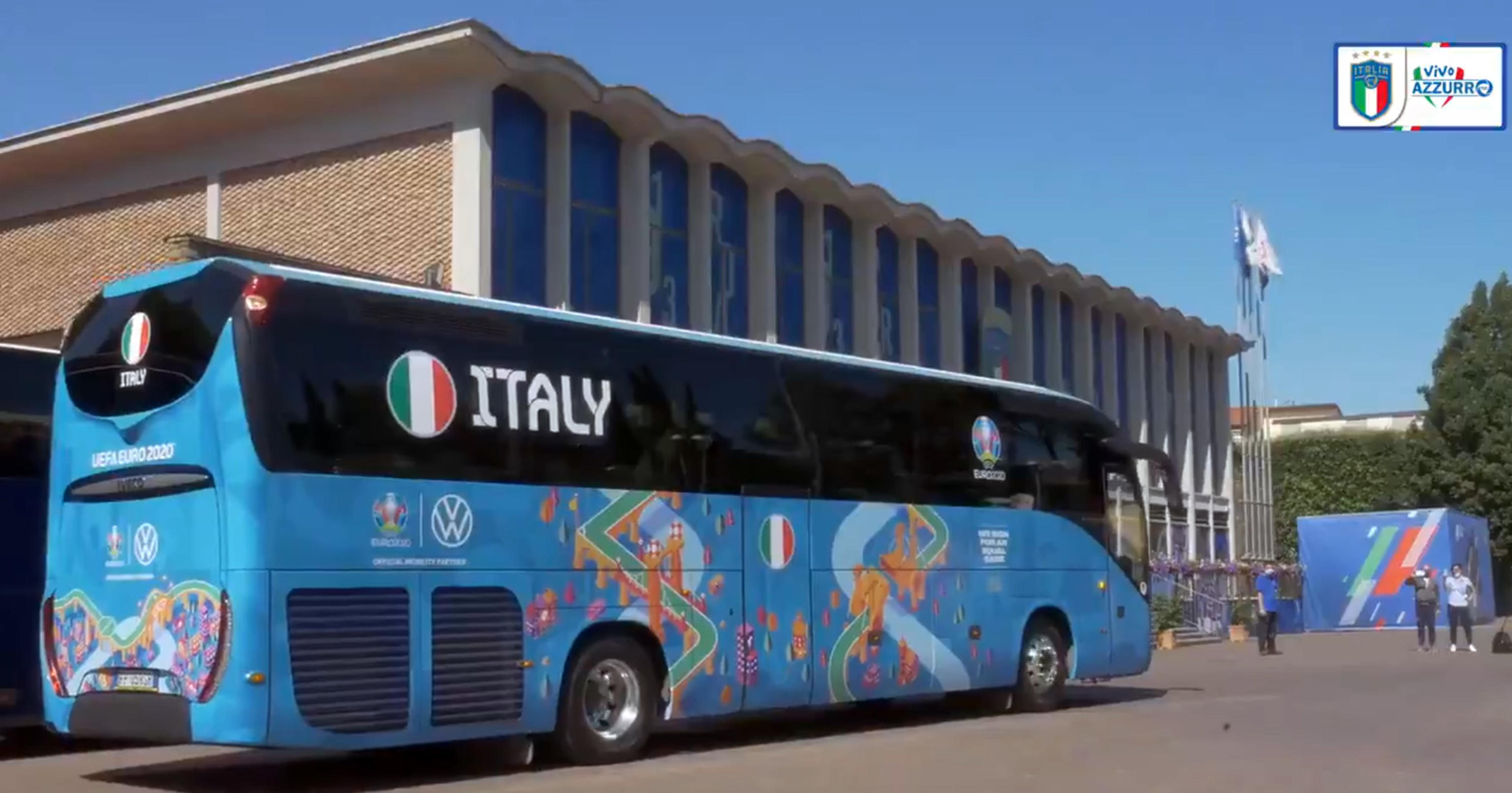 Fermo immagine del video pubblicato sul profilo Twitter della nazionale italiana di calcio sull'avvicinamento alla finale di Euro 2020 contro l'Inghilterra, Londra, 10 luglio 2021. Tra poco la conferenza stampa del ct Roberto Mancini e del capitano Leonardo Bonucci, a seguire l'allenamento di rifinitura. ANSA/PROFILO TWITTER NAZIONALE ITALIANA