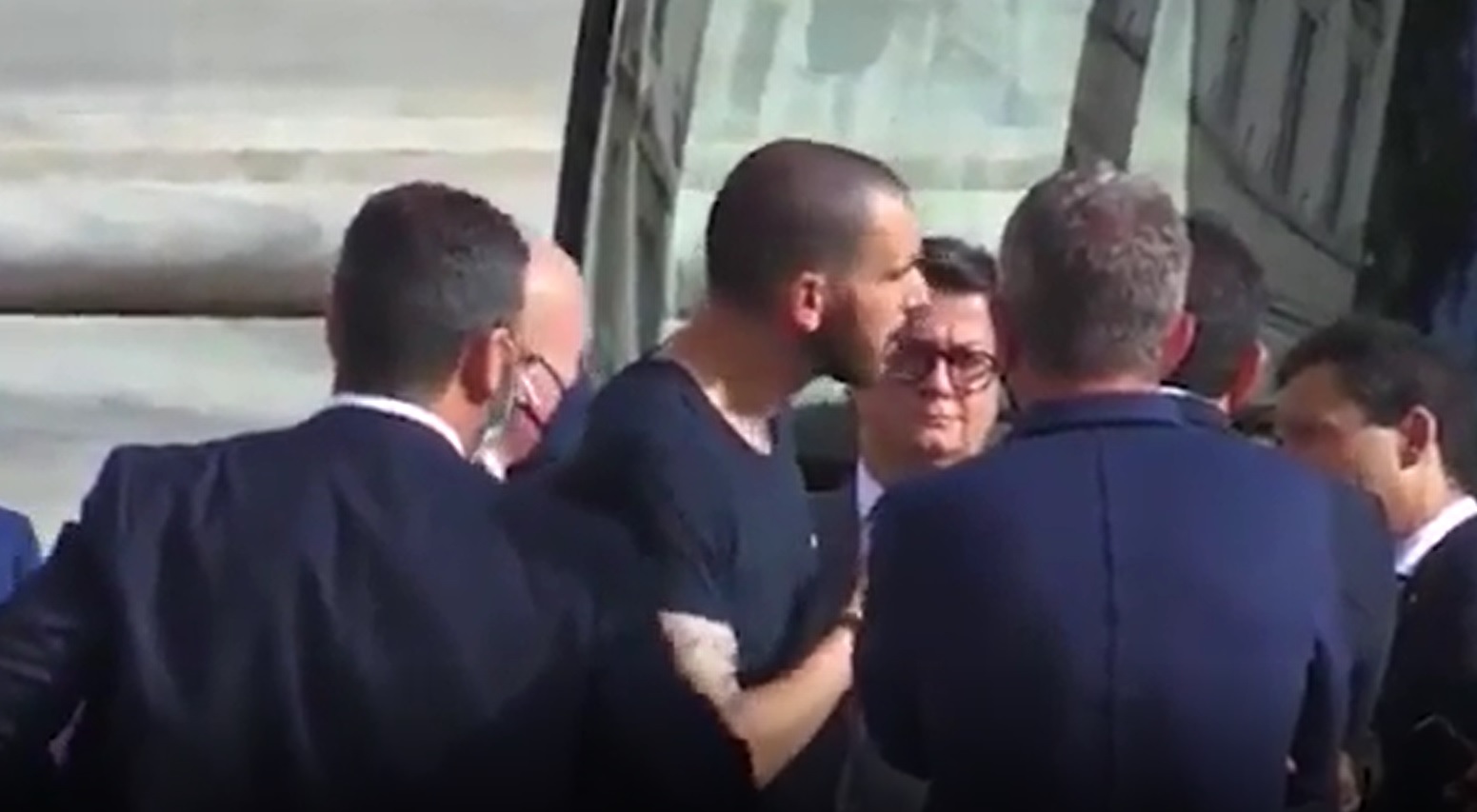 La trattativa accesa tra Bonucci e la Polizia prima della sfilata a Roma. Lui esulta: «Abbiamo vinto» – Il video