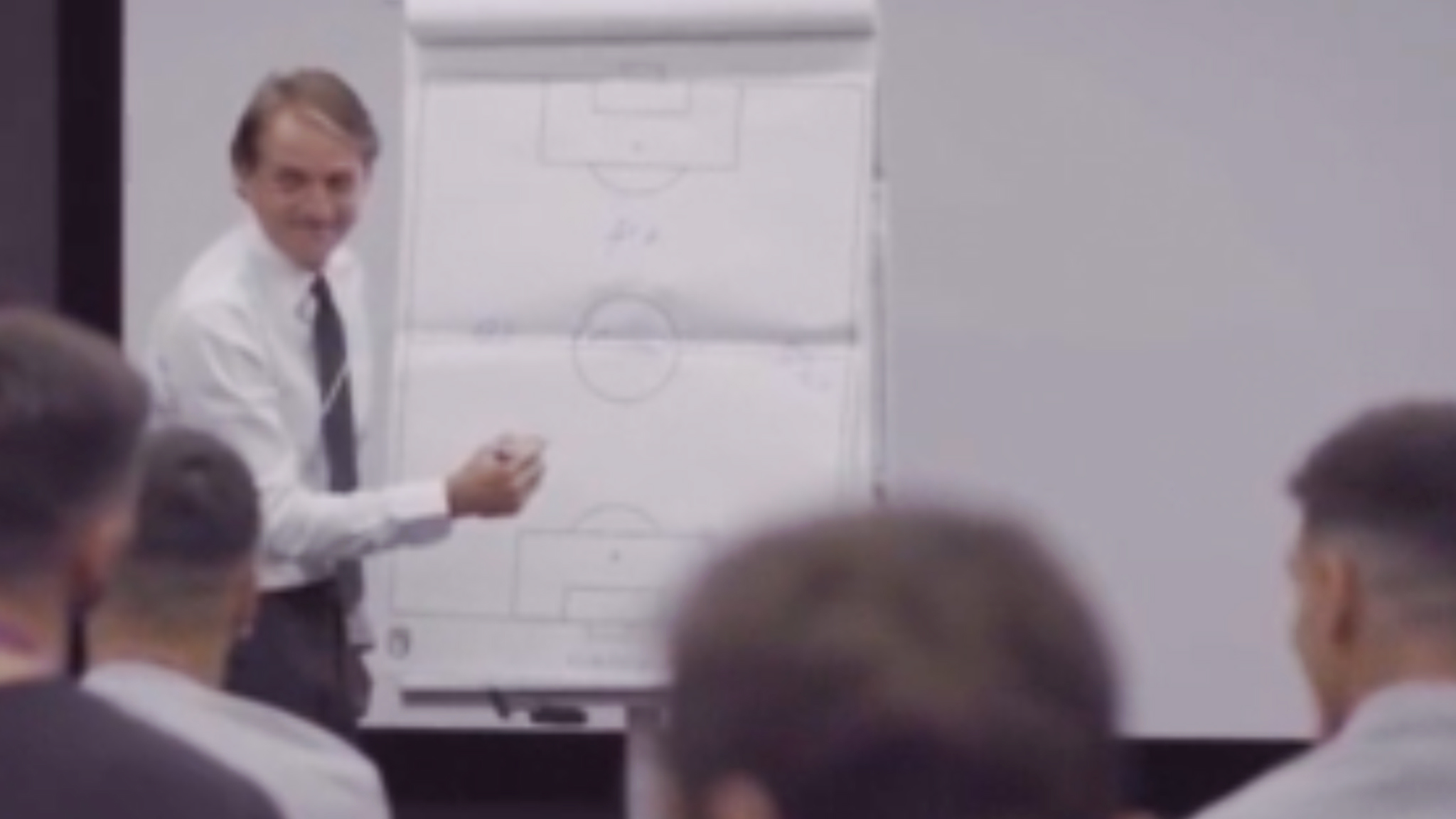 Il “momento magico”: Mancini svela agli Azzurri chi di loro giocherà la finale – Il video