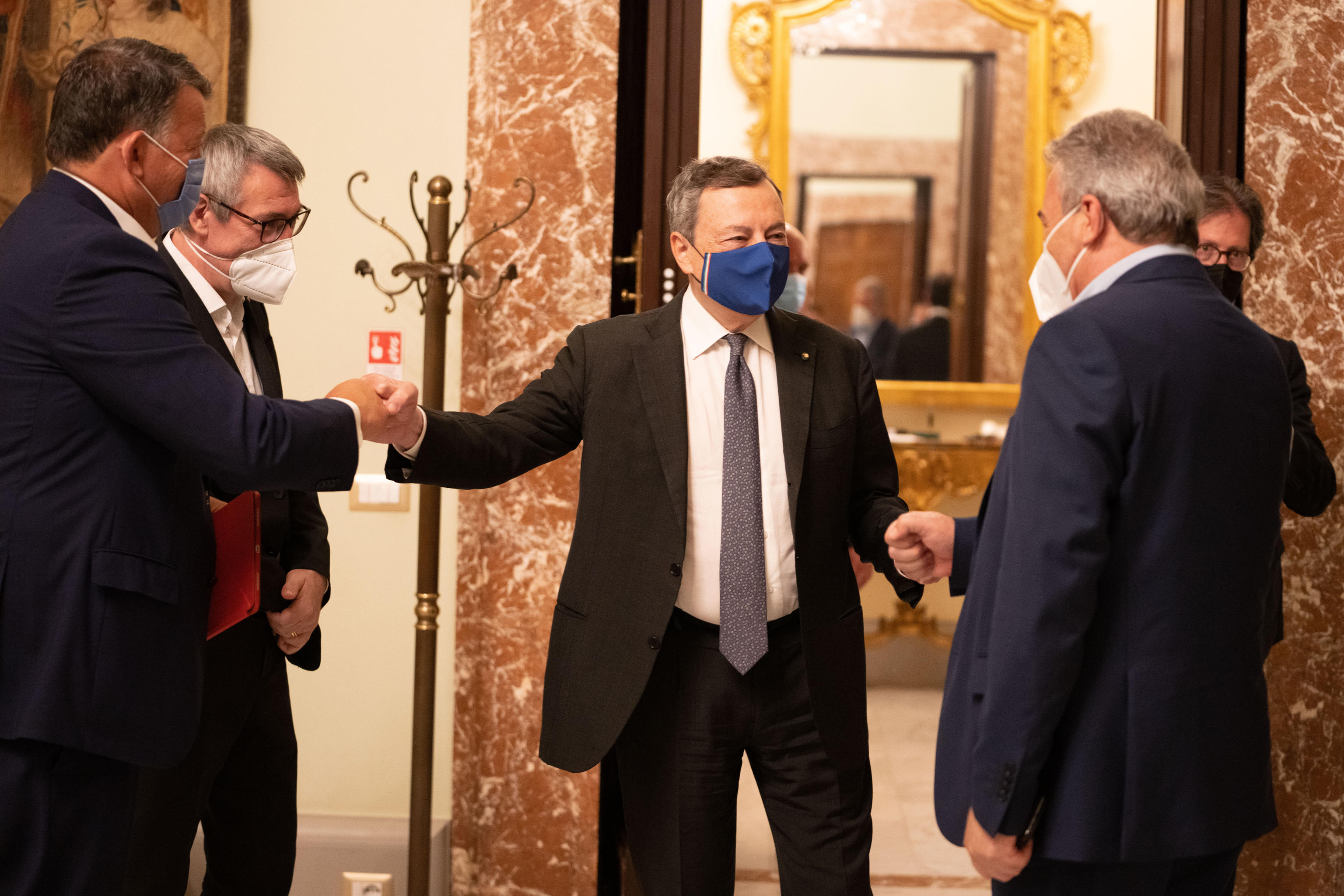 Il presidente del Consiglio Mario Draghi incontra i segretari generali di Cgil, Cisl e Uil per discutere delle misure di contenimento del Covid nei luoghi di lavoro, Roma, 2 agosto 2021. ANSA/FILIPPO ATTILI UFFICIO STAMPA PALAZZO CHIGI