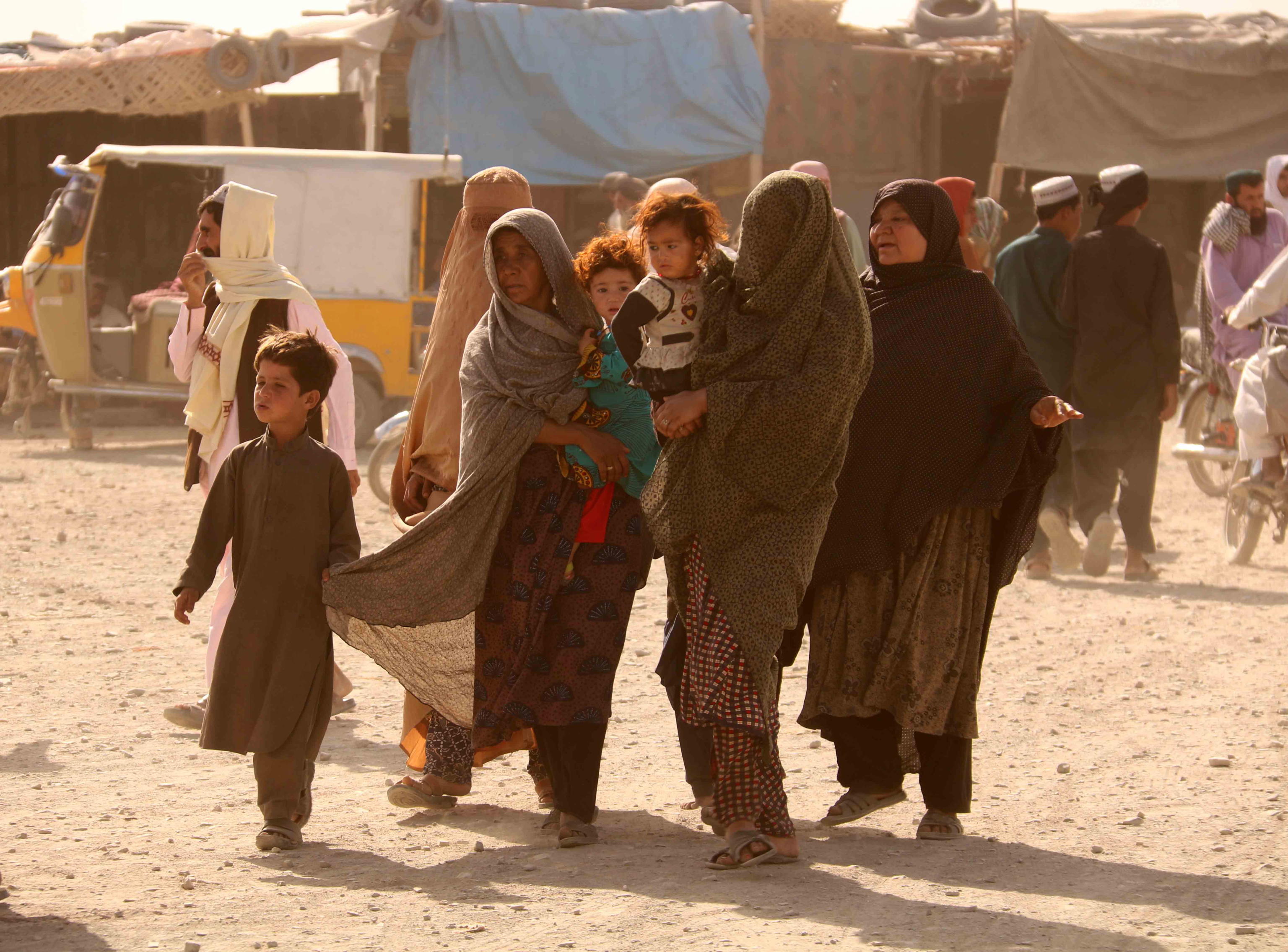Молодые девушки попали в рабство. Афганистан девушки талибы. Афганские девушки до Талибана. Афганские девушки фото.