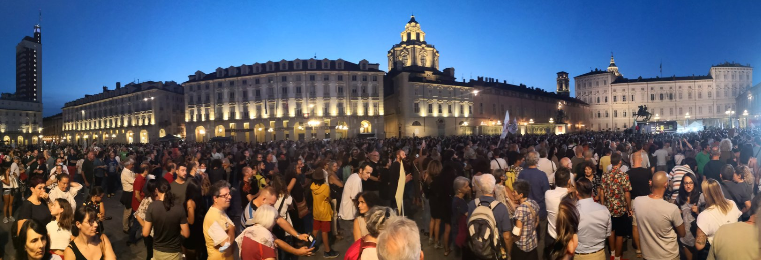 A Torino in migliaia in piazza contro il Green pass: «Così ci uccidono definitivamente» – I video