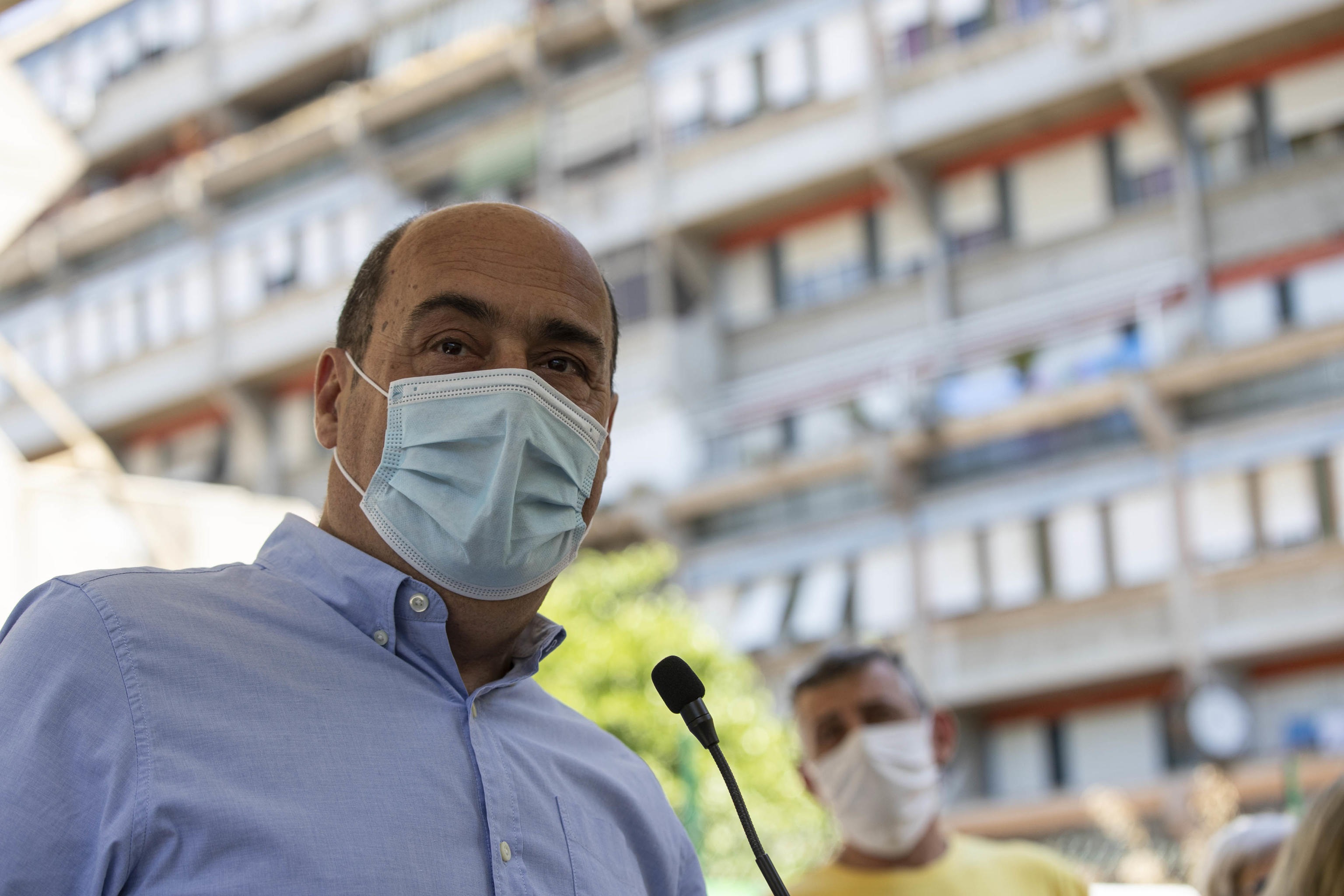 Il presidente della regione Lazio Nicola Zingaretti, all'inaugurazione del cantiere per la riqualificazione dei palazzi popolari in viale Giorgio Morandi. Roma 15 giugno 2021
ANSA/MASSIMO PERCOSSI