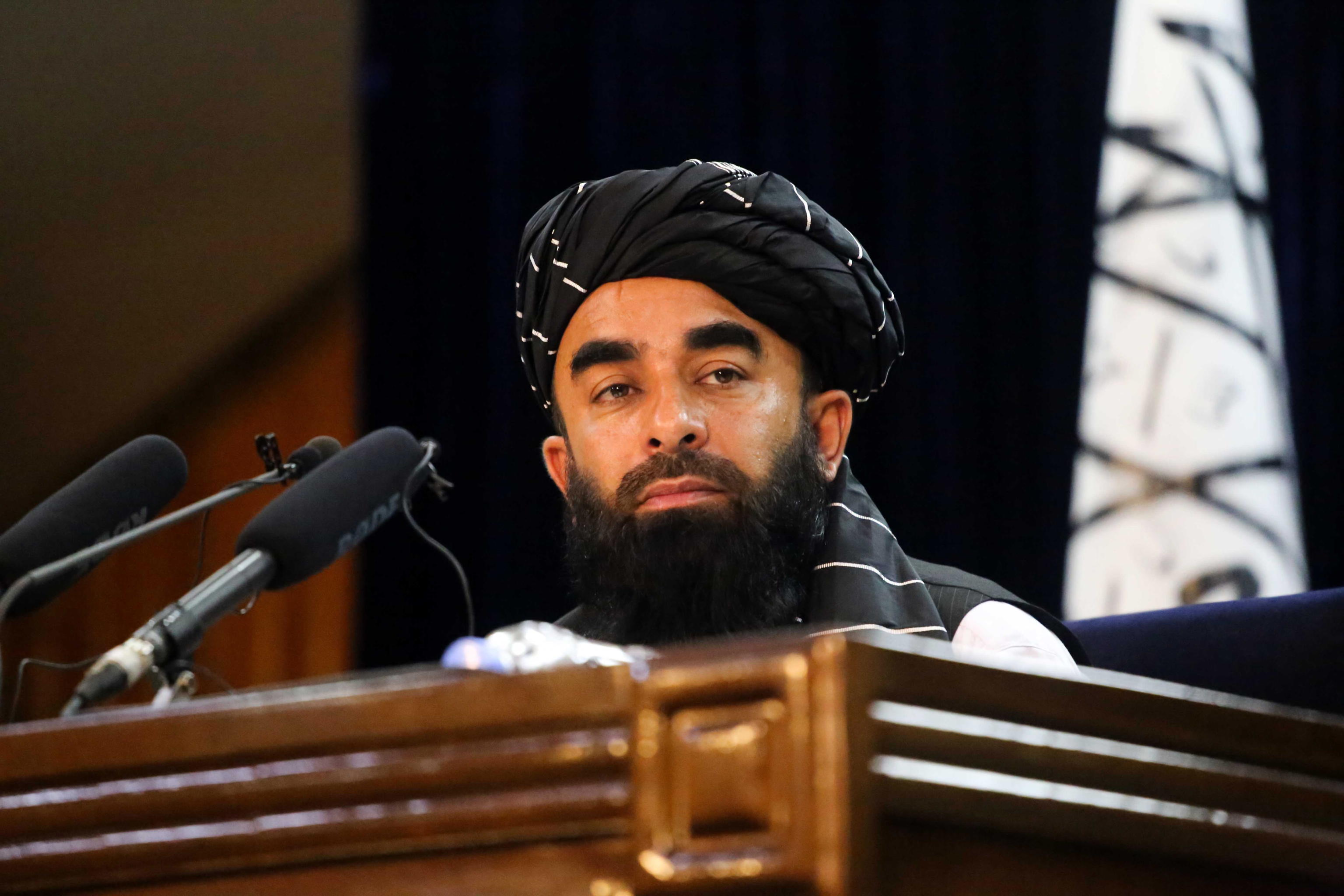 epa09478880 Zabihullah Mujahid, Taliban spokesperson talks with journalists during a press conference in Kabul, Afghanistan, 21 September 2021. Mujahid said countries were criticizing the Taliban government for human rights violations without recognizing it.  EPA/STRINGER