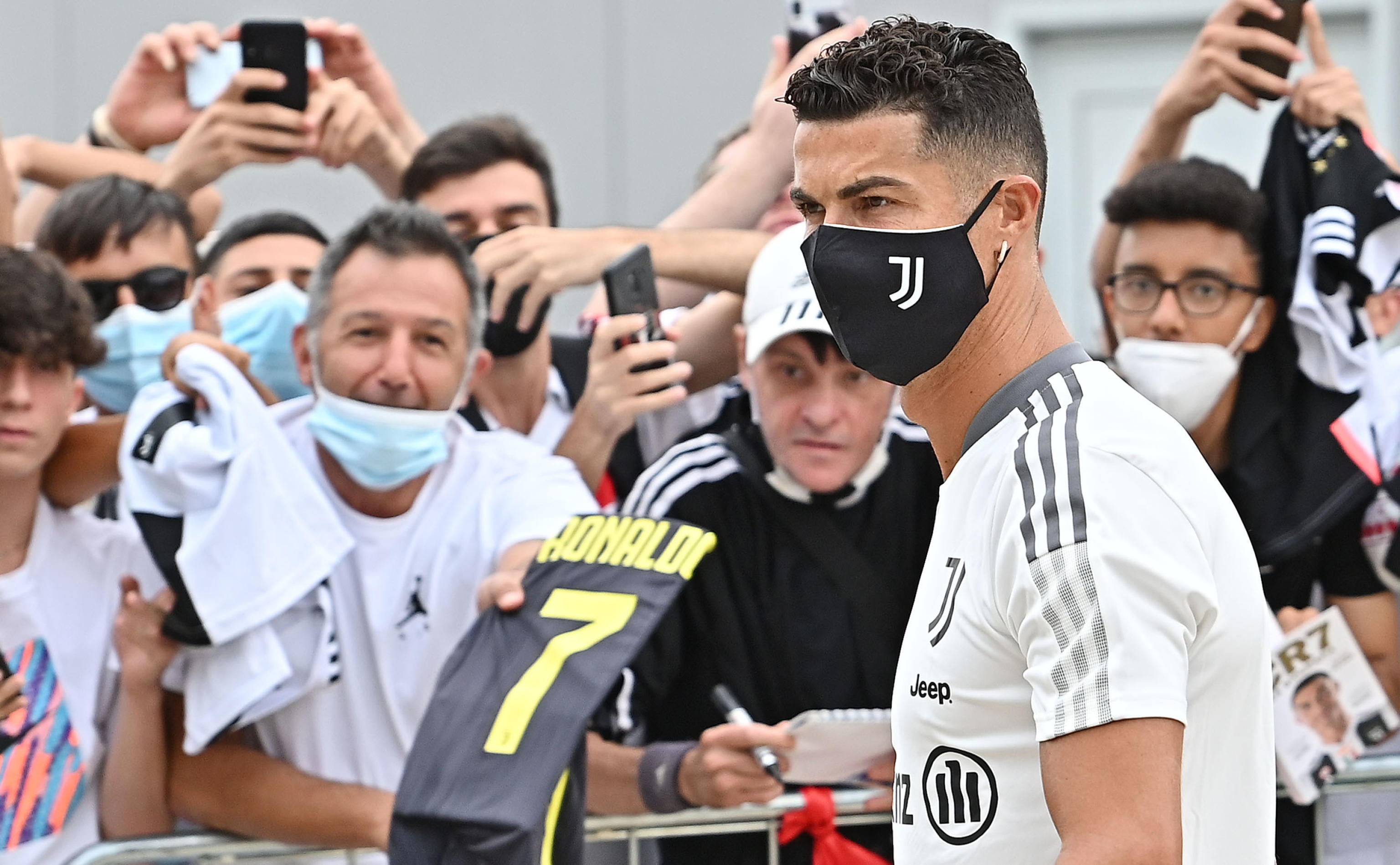 Inchiesta Juve, la procura indaga su 282 milioni di plusvalenze: «Club ingolfato da spese oltre il budget». Nel mirino anche documenti su Ronaldo Inchiesta Juve, la procura indaga su 282 milioni di plusvalenze: «Club ingolfato da spese oltre il budget». Nel mirino anche documenti su Ronaldo