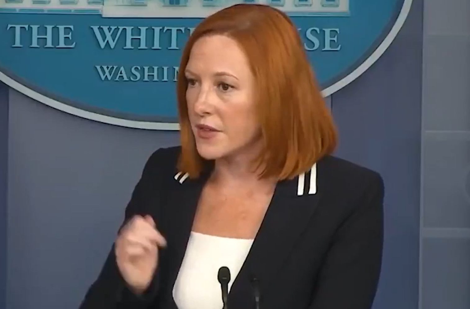 Aborto, la portavoce di Biden contro il giornalista: «Lei non ha mai aspettato un bambino» – Il video