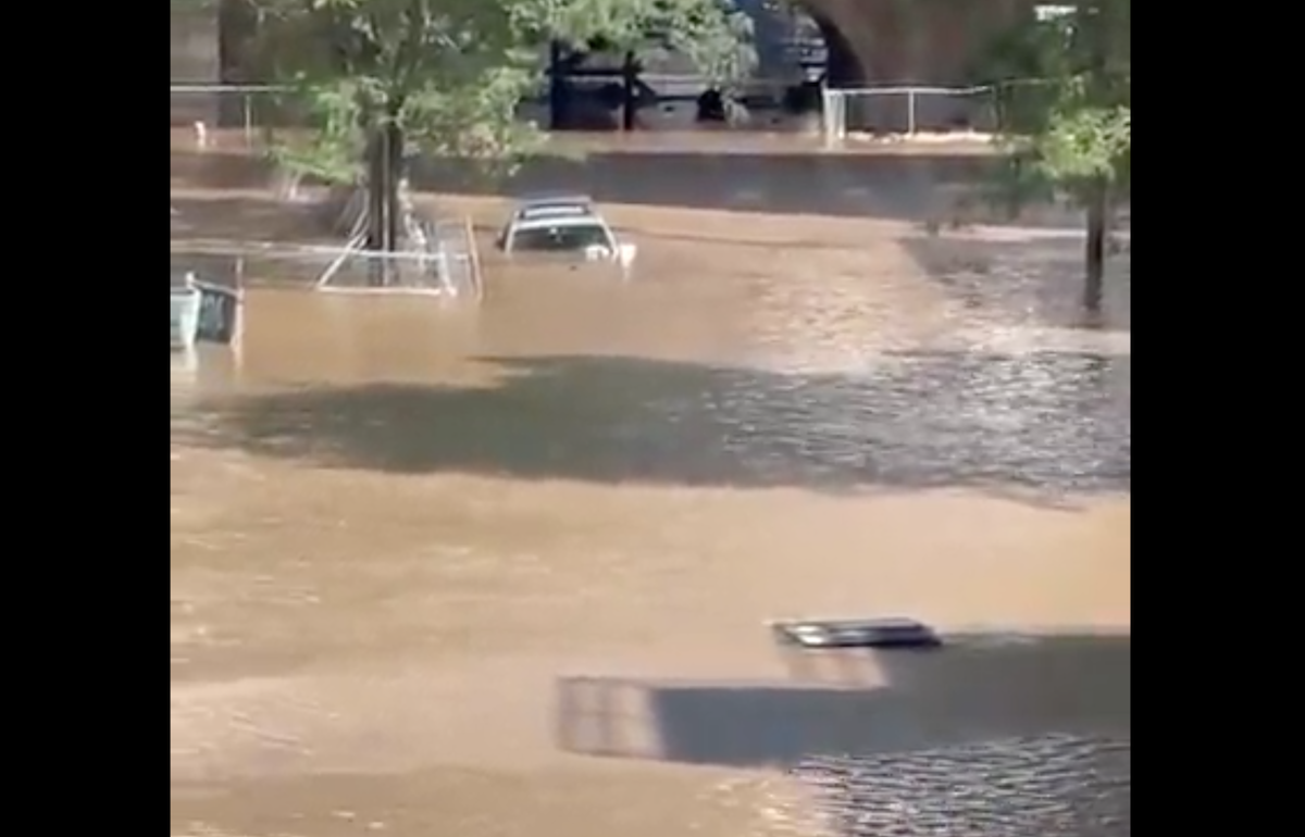 Usa, l’uragano Ida si abbatte sugli Stati dell’Est: 46 morti. Le strade di Philadelphia invase da acqua e fango – Il video