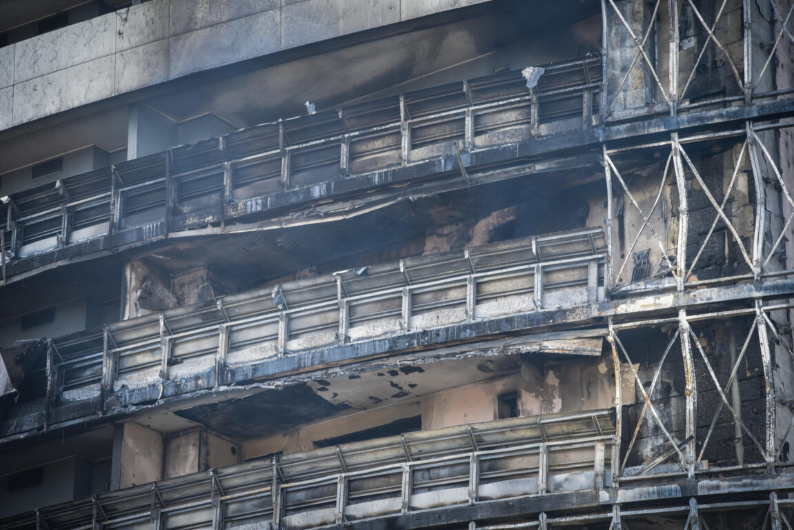 incendio torre dei moro via antonini milano