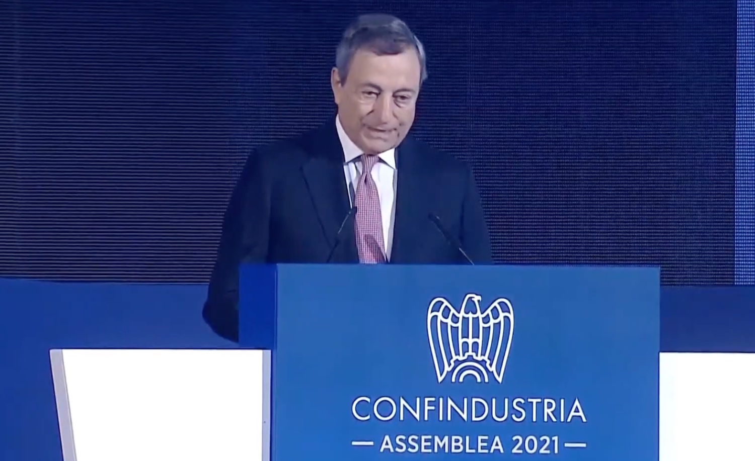 Mario Draghi conferma tagli alle bollette di luce e gas