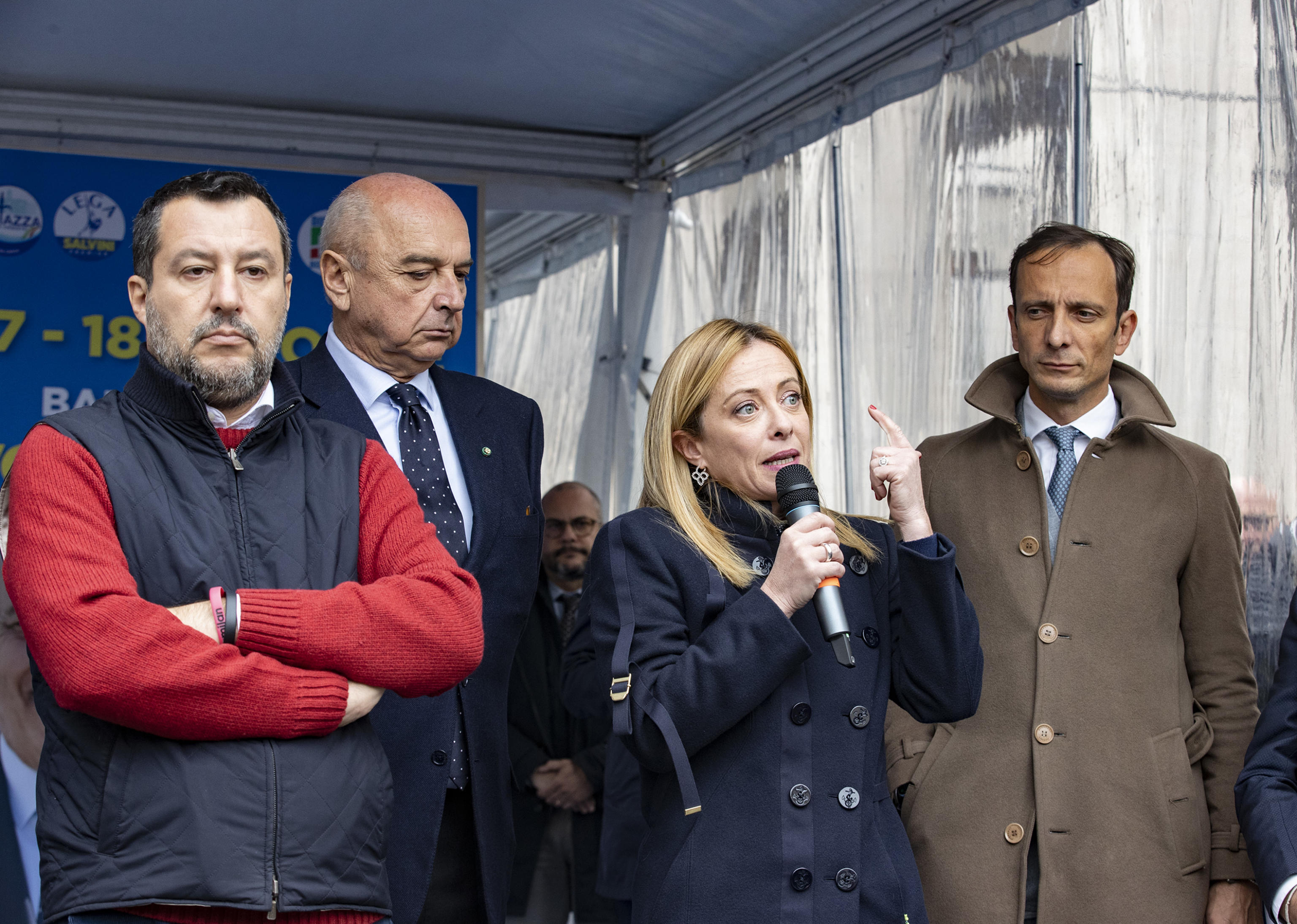 Il presidente della Regione FVG Massimiliano Fedriga, la presidente di Fratelli dItalia Giorgia Meloni, il segretario della Lega Matteo Salvini, il coordinatore di Forza Italia Antonio Tajani e Maurizio Lupi, intervengono a sostegno del candidato e sindaco di Trieste Roberto Dipiazza, Piazza Della Borsa, Trieste, Italia, 12 ottobre 2021. ANSA/PAOLO GIOVANNINI