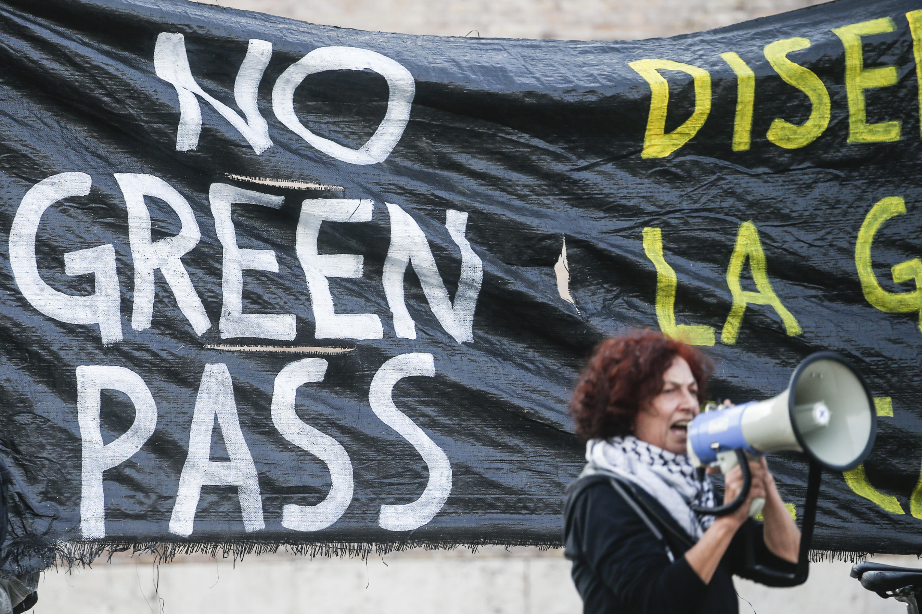 I No Green pass tornano in piazza a Roma: due manifestazioni nel pomeriggio con Montesano e Cunial