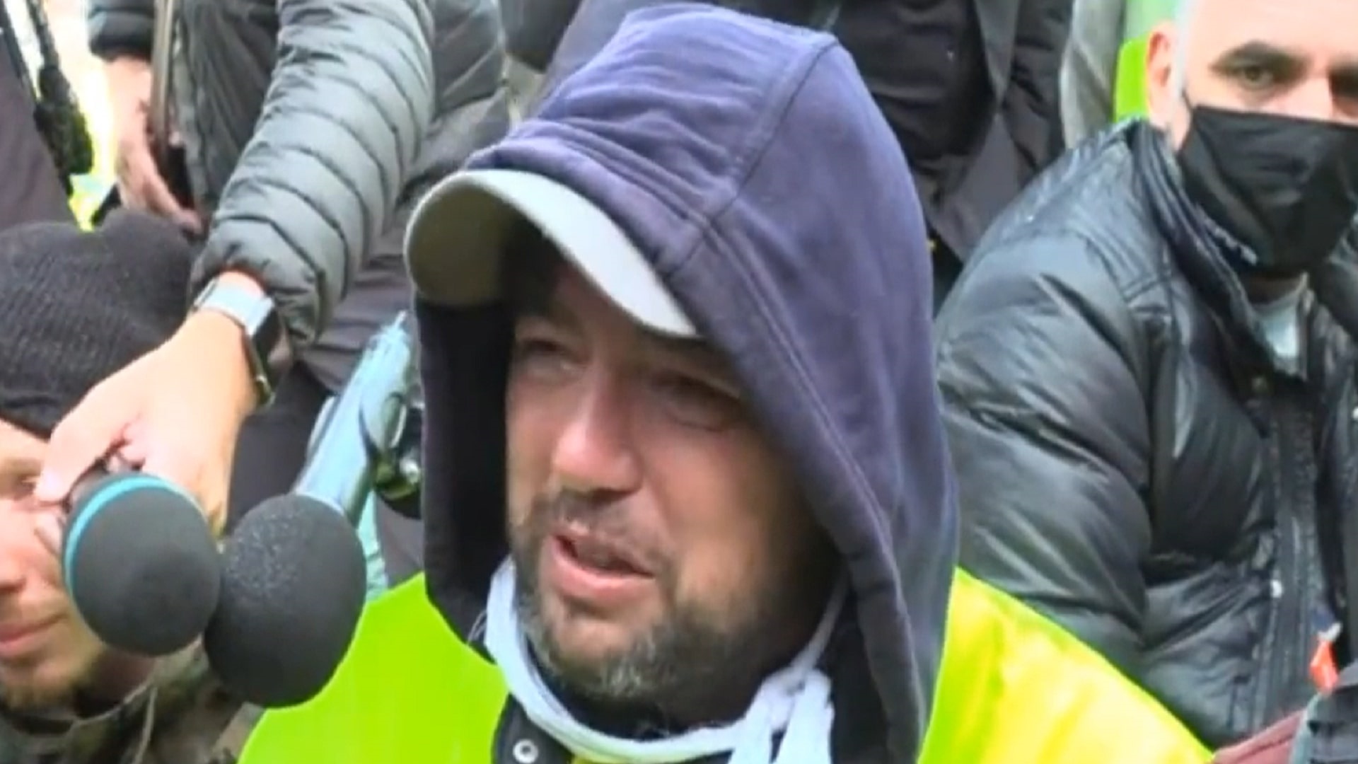 Trieste, le lacrime di Stefano Puzzer durante lo sgombero del porto di Trieste – Il video