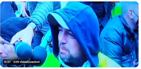 Trieste, le lacrime di Stefano Puzzer durante lo sgombero del porto di Trieste – Il video Trieste, le lacrime di Stefano Puzzer durante lo sgombero del porto di Trieste – Il video