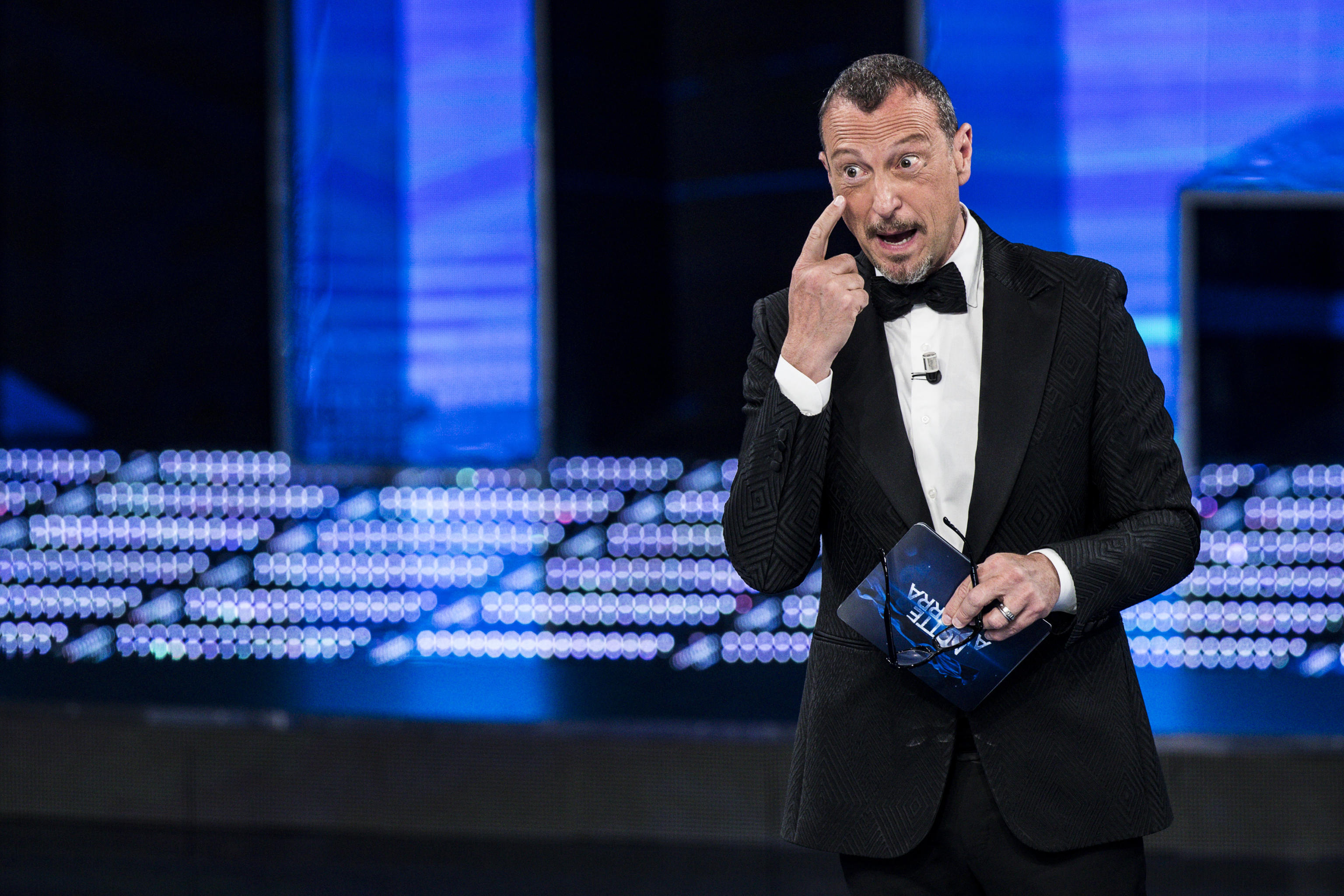 Il conduttore Amadeus durante il programma tv di Rai1 ÒNotte AzzurraÓ condotto da Amadeus presso lÕauditorium Rai del Foro Italico, Roma, 31 maggio 2021. ANSA/ANGELO CARCONI