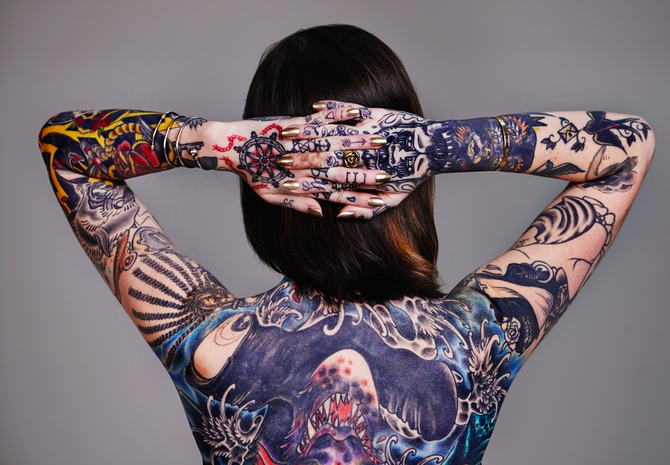 Gli inchiostri sono pericolosi»: l'Ue vieta i tatuaggi a colori. La stretta  dal 4 gennaio - Open