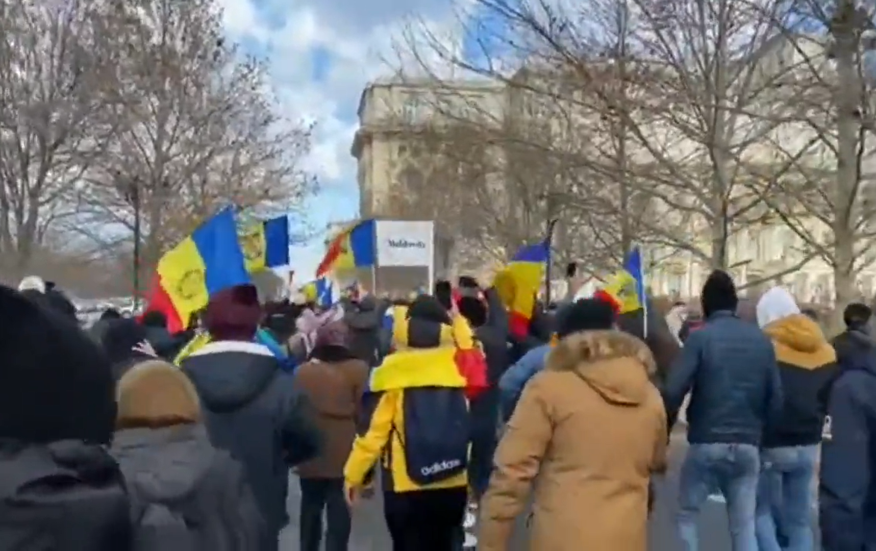 Romania, l’assalto dei No vax al parlamento di Bucarest – Il video