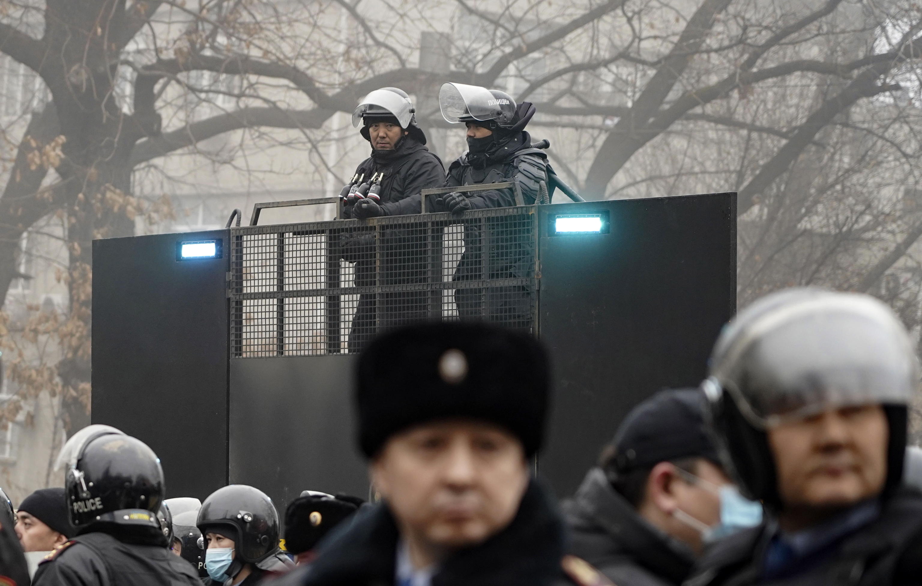 В казахстане убили. Погибшие в Казахстане протесты. Протесты в Казахстане Павлодар. Полиция Алматы 2022.