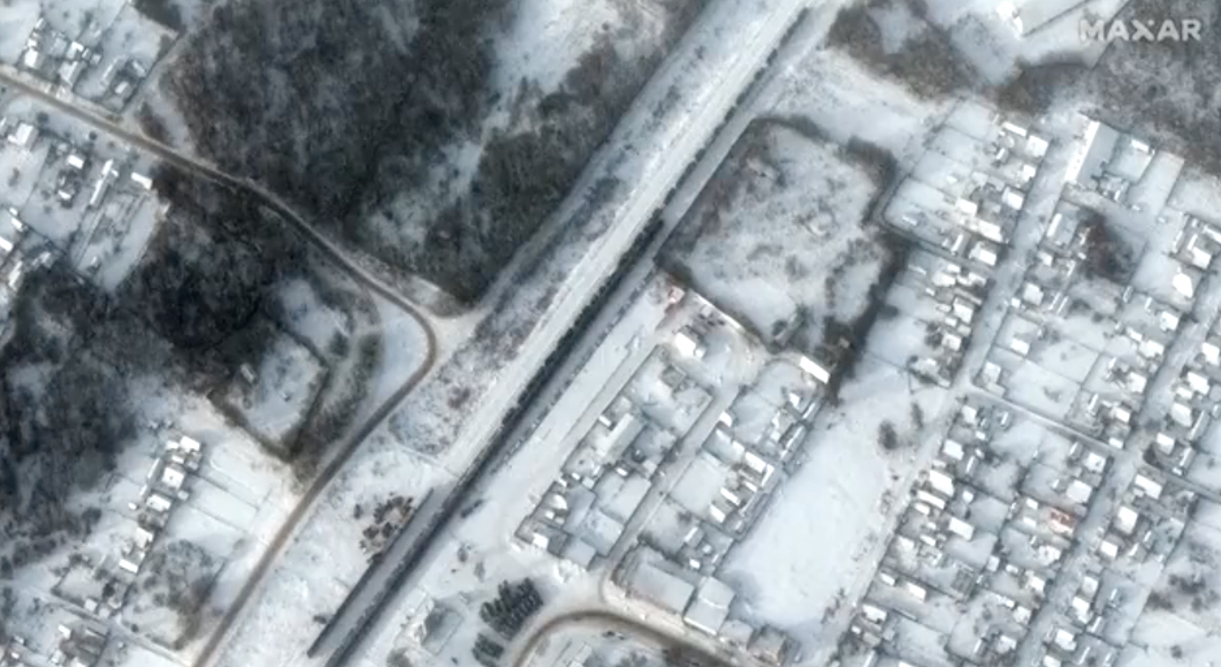 Crisi Ucraina, le immagini satellitari dell’esercito russo pronto all’azione. Il Cremlino a Biden: «Così scatenate una guerra» – Il video