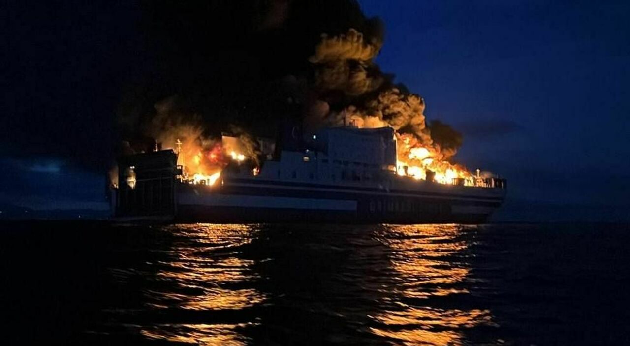 olympia traghetto incendio grecia dispersi