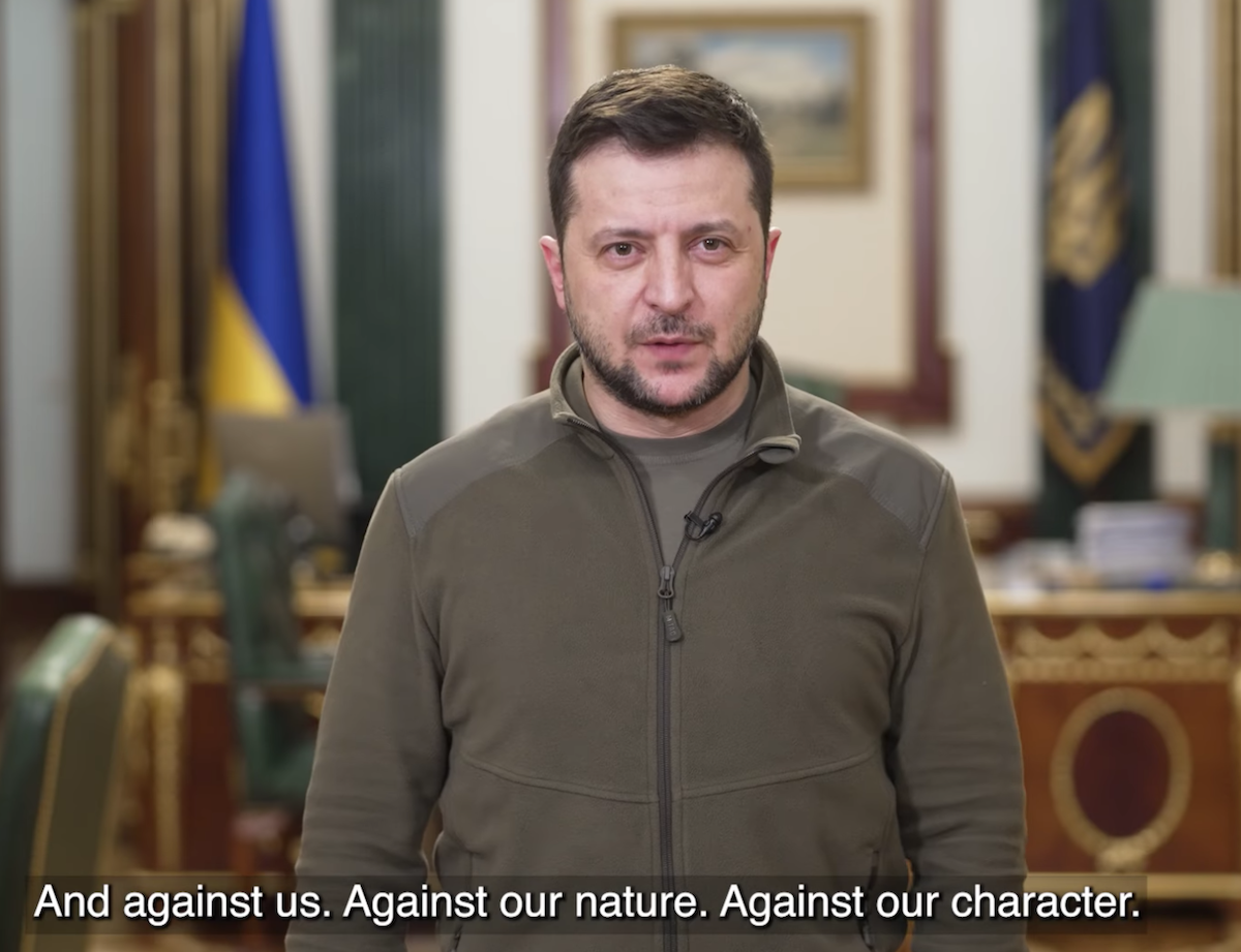 Zelensky: «Nessun perdono per i collaborazionisti. La Russia? Finirà come la Corea del Nord» – Il video