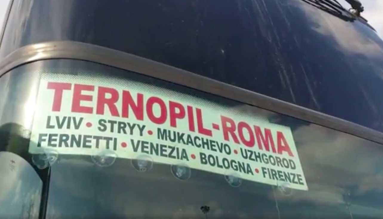 Roma, il primo pullman di profughi dall’Ucraina: «Vogliono cancellarci» – Il video