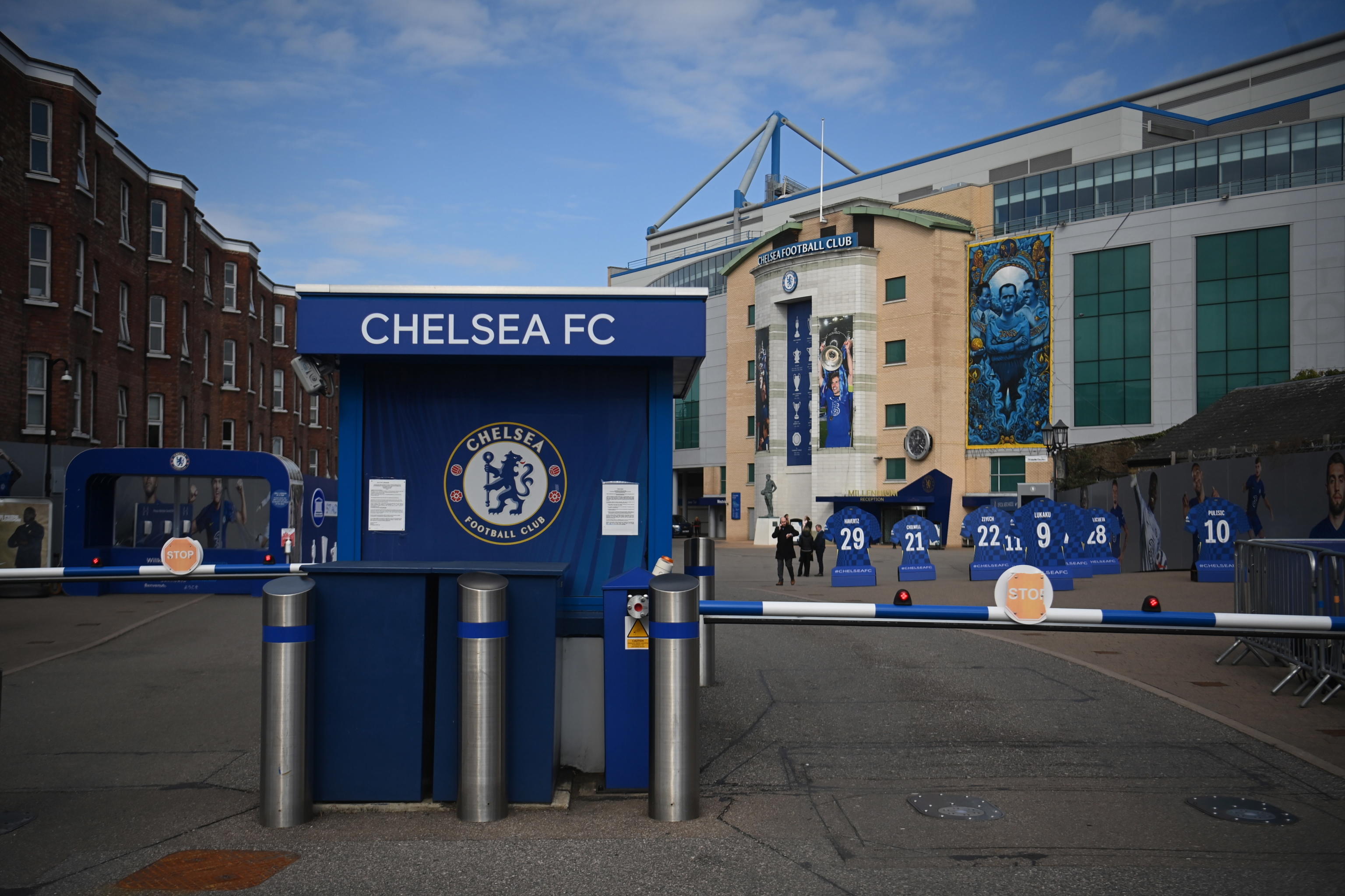 epa09814464 General view of the Chelsea Football Club's ground at Stamford Bridge in west London, Britain, 10 March 2022. Chelsea FC owner Roman Abramovich has been sanctioned by the UK government as part of its response to Russia's invasion of Ukraine.  EPA/NEIL HALL