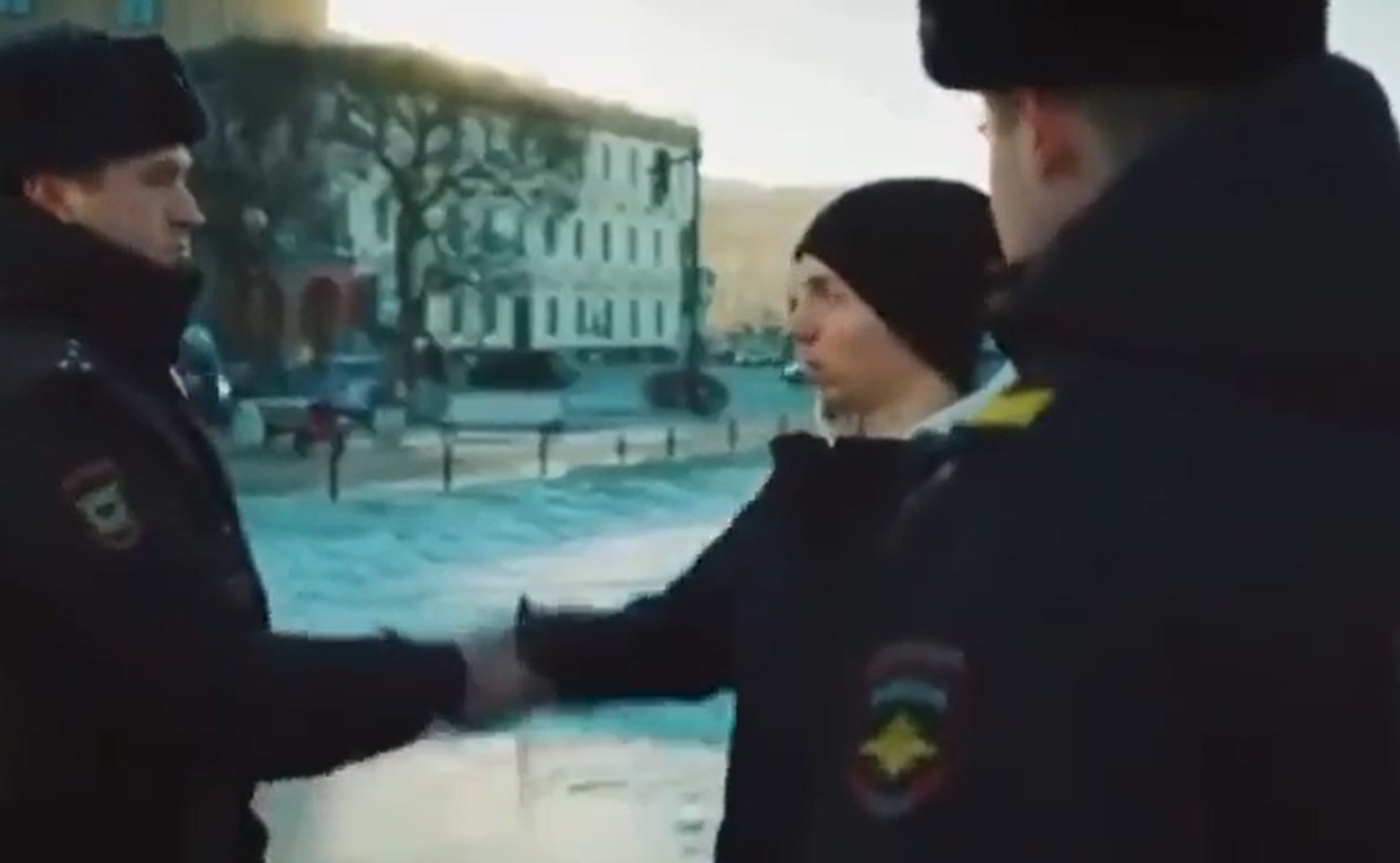 La propaganda russa come quella di Hitler: i due spot con la “Z” che stanno facendo discutere – Il video