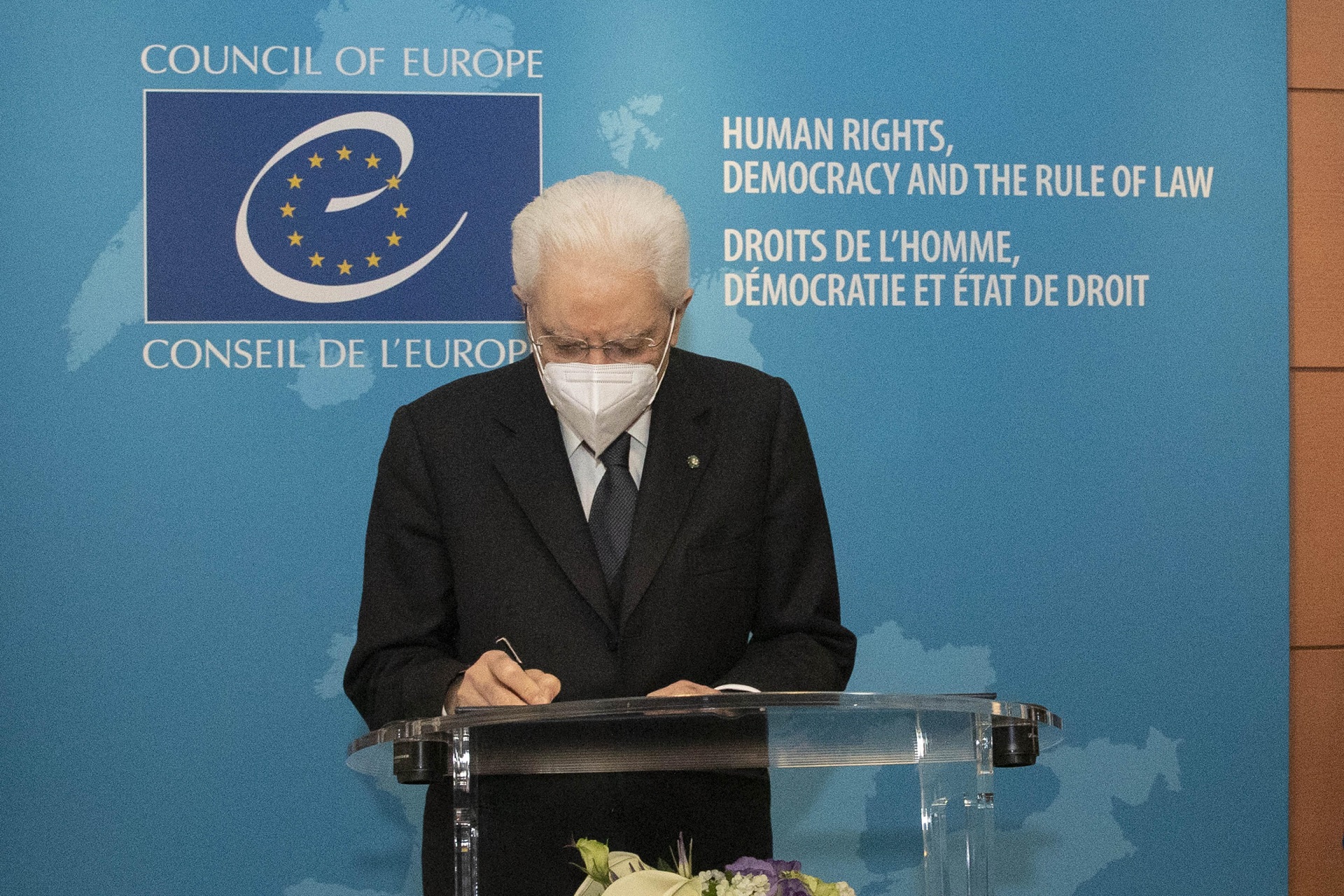 Il Presidente della Repubblica Sergio Mattarella a Strasburgo a Palais de lEurope,in occasione del suo intervento all'Assemblea Parlamentare del Consiglio d'Europa, 27 Aprile 2022.  ANSA/US QUIRINALE/FRANCESCO AMMENDOLA