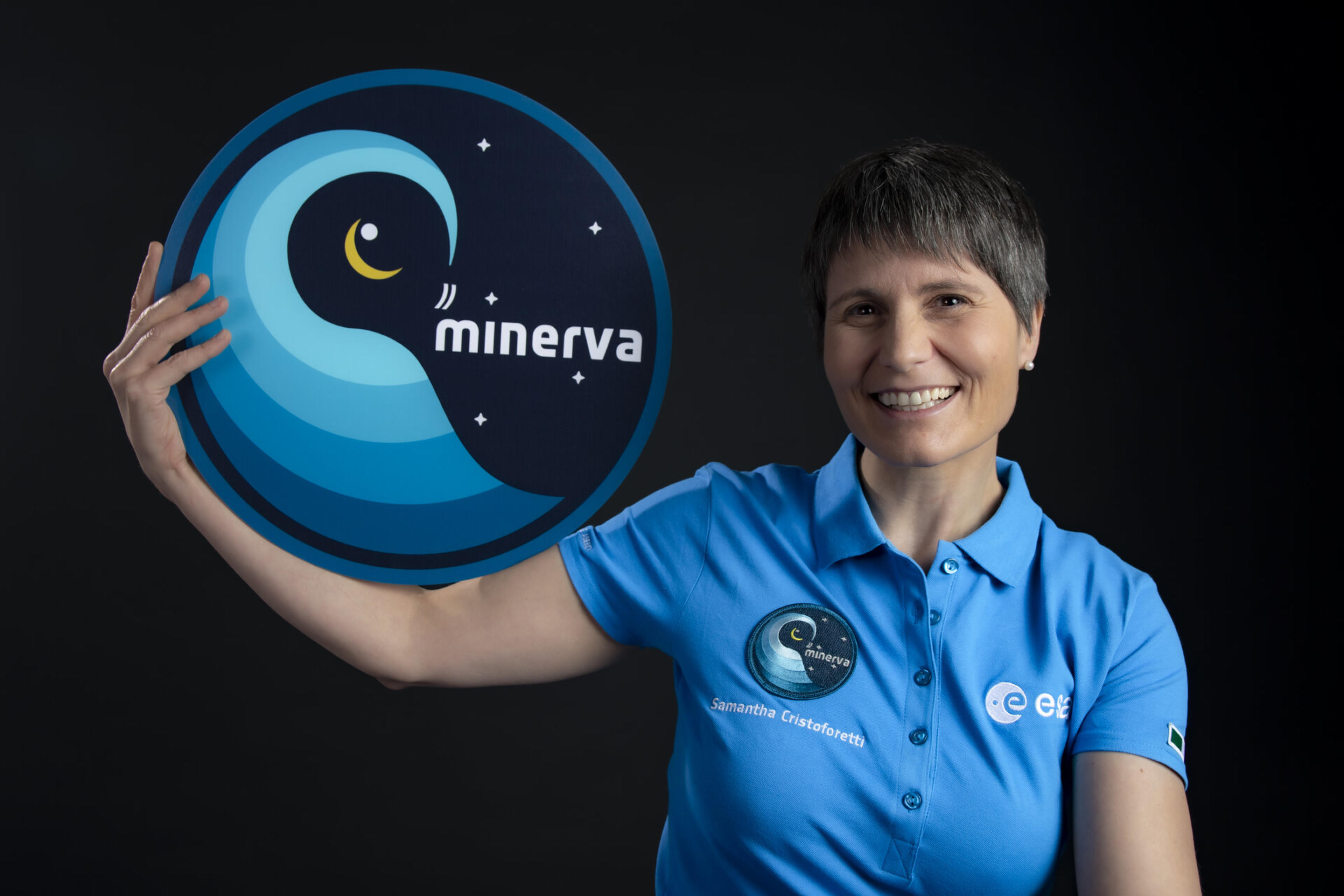 Potrebbe comprendere una passeggiata spaziale, la prossima missione dell'astronauta Samantha Cristoforetti, dell'Agenzia Spaziale Europea (Esa). Dell'ipotesi ha parlato la stessa astronauta, rispondendo alle domande dei giornalisti. "Mi sono addestrata per una passeggiata spaziale, con la tuta russa" e "potrebbe esserci la possibilità di passeggiata spaziale con un collega russo", ha detto Cristoforetti. Se questo avverrà o no, ha aggiunto, "si deciderà nei prossimi tempi, sulla base della programmazione" dell'attività sulla Stazione Spaziale che, ha rilevato, avviene nell'ambito di "un ambiente estremamente dinamico e flessibile".
ANSA/ SITO ESA
+++ NO SALES, EDITORIAL USE ONLY +++