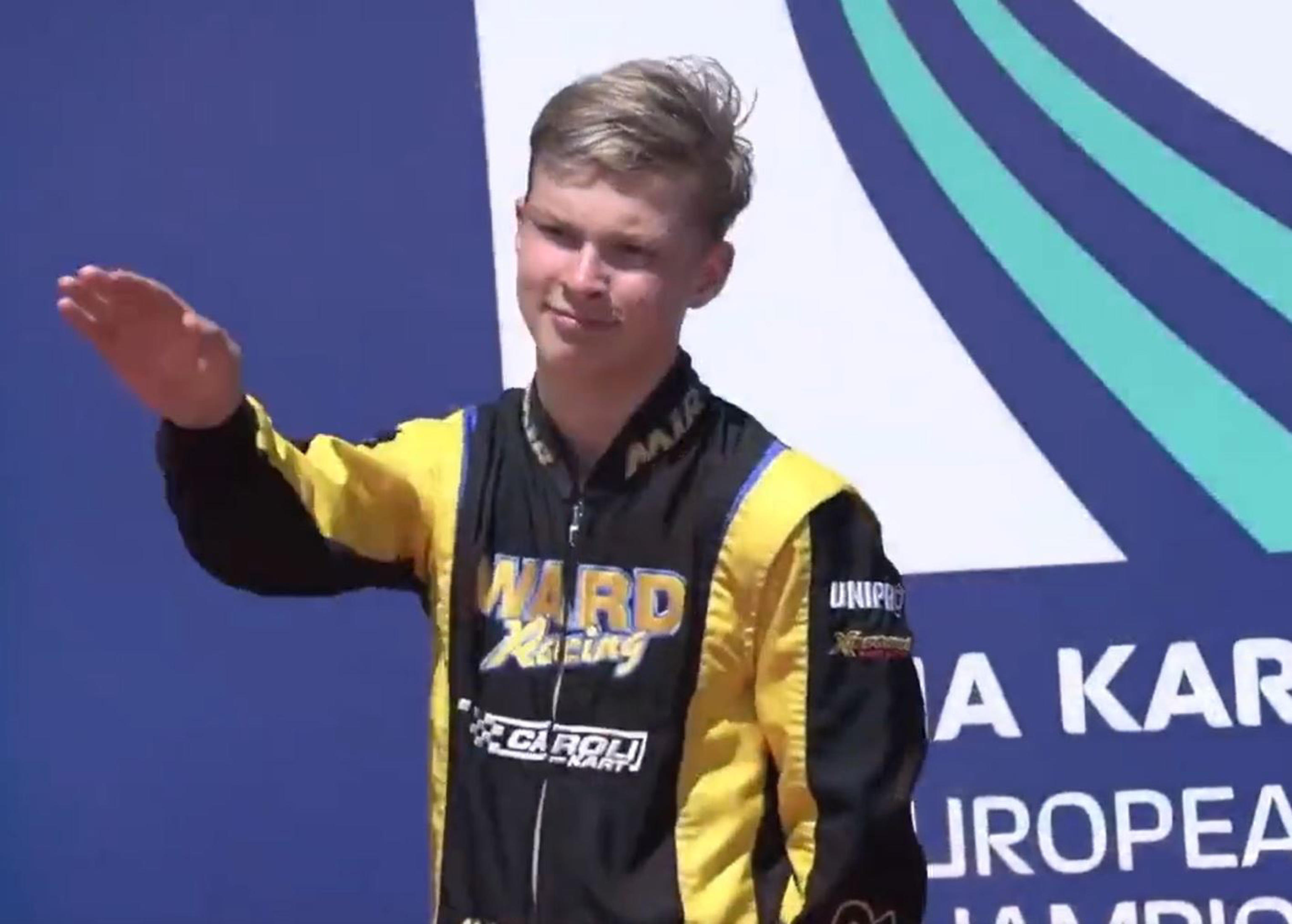 "Un saluto nazi sul podio degli Europei juniores di kart dal russo Artyom Severyukhin, che corre sotto la bandiera italiana per le sanzioni imposte ai piloti della Russia": lo denuncia, con un video sul suo profilo Twitter, Nexta tv, emittente di opposizione bielorussa che trasmette dalla Polonia. Nel breve frame della premiazione della gara di Portimao, in Portogallo, si vede il giovane pilota sul gradino più alto del podio che si batte il petto e poi saluta a braccio teso, scoppiando poi in risate. Sullo sfondo, le note dell'inno italiano. +++ TWITTER/NEXTA TV +++