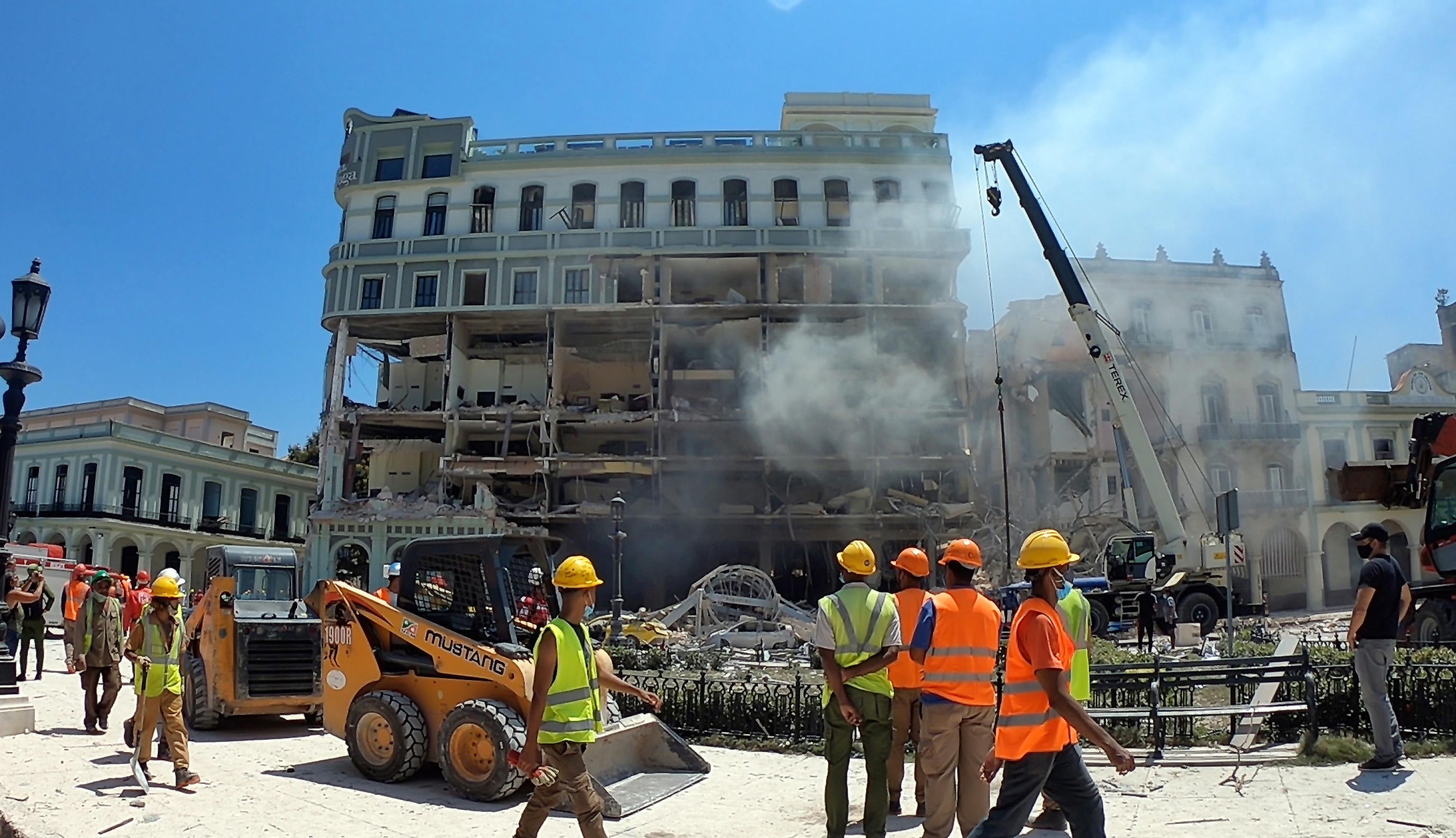 Население кубы 2024 год. Взрыв в отеле «Саратога». Куба Гавана взрыв отеля.
