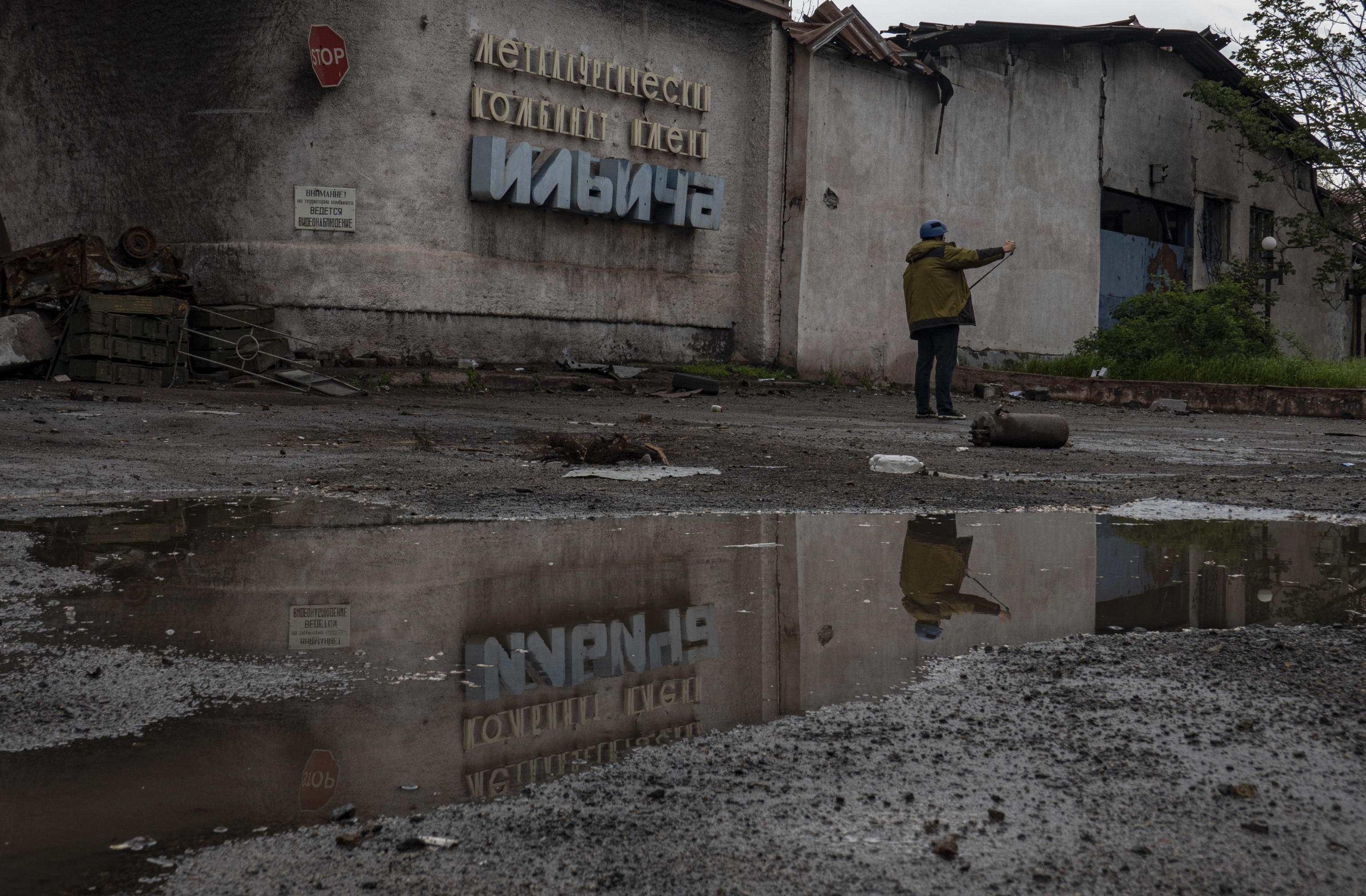 Zelensky: «Le armi all’Ucraina miglior investimento per la pace». Kiev: 22 mila i morti a Mariupol – Il live blog