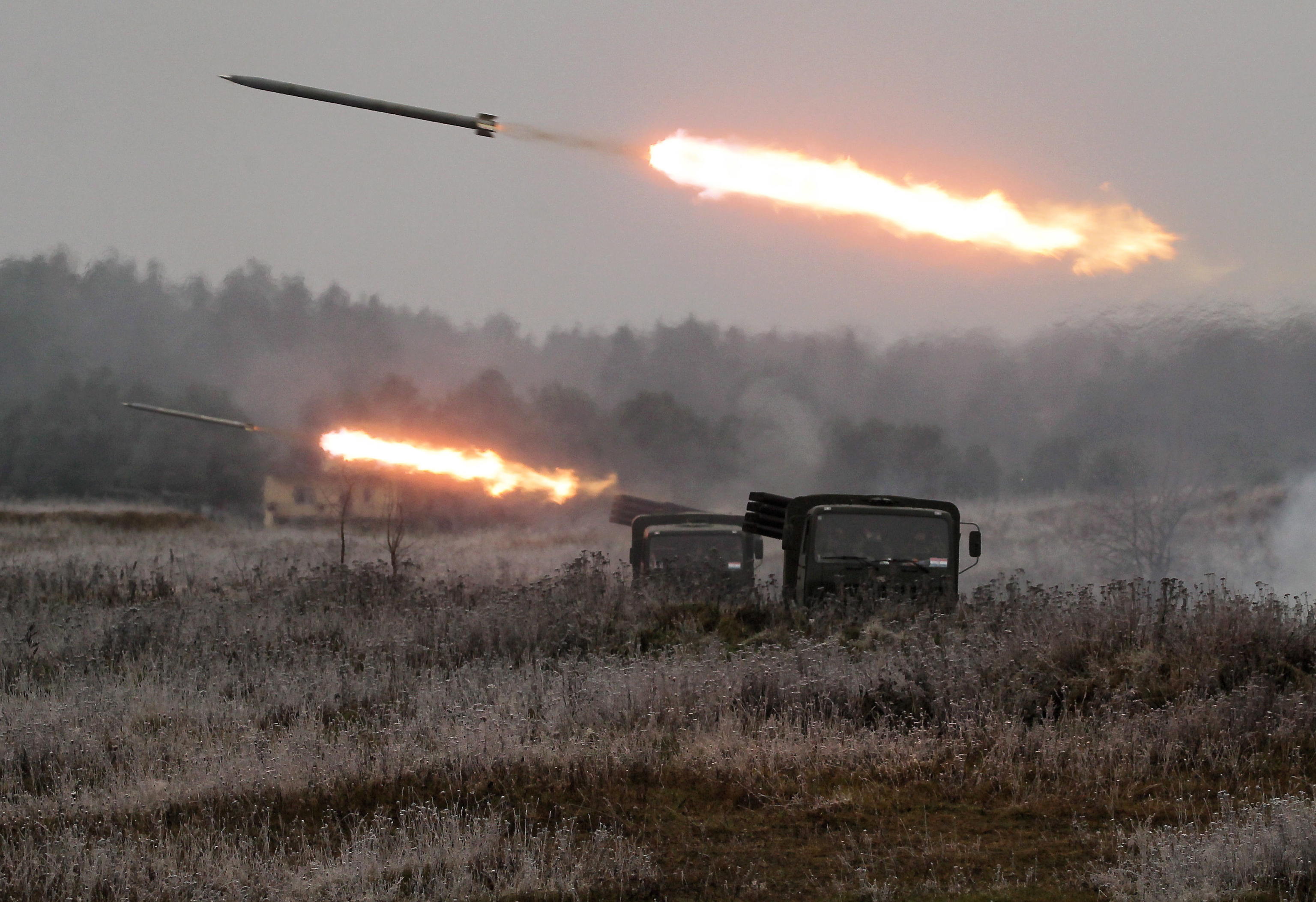 «Biden pronto a inviare armi più potenti per Kiev», la Cnn: dagli Usa i missili a lungo raggio chiesti da Kiev