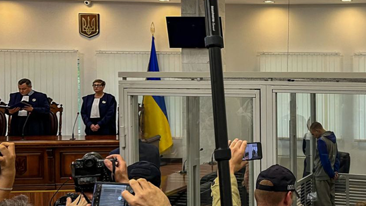 Kiev condanna il primo soldato russo per crimini di guerra: al 21enne l’ergastolo per l’omicidio di un civile disarmato – Il video Kiev condanna il primo soldato russo per crimini di guerra: al 21enne l’ergastolo per l’omicidio di un civile disarmato – Il video