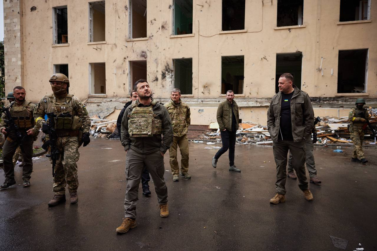 Zelensky visita Kharkiv per la prima volta dall'inizio della guerra