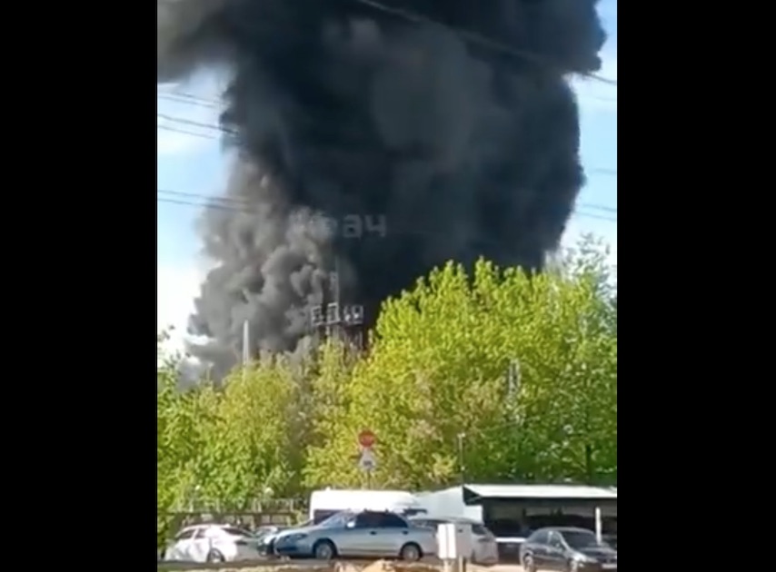 Mosca, gli incendi nel centro aerospaziale Zhukovsky e in un impianto chimico  – Il video
