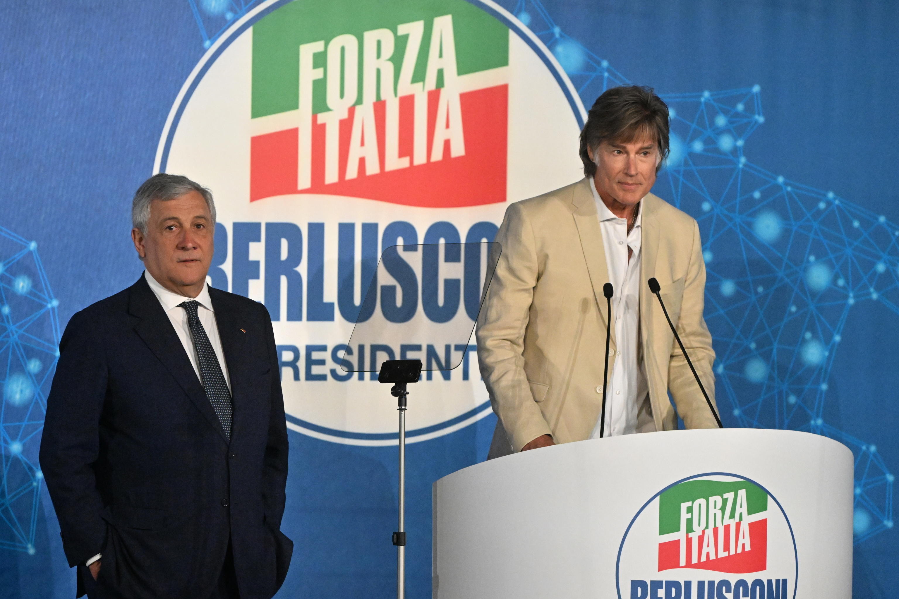 Macché Berlusconi, il vero primattore dell’amarcord di Forza Italia a Napoli è stato Ridge di Beautiful – Il video