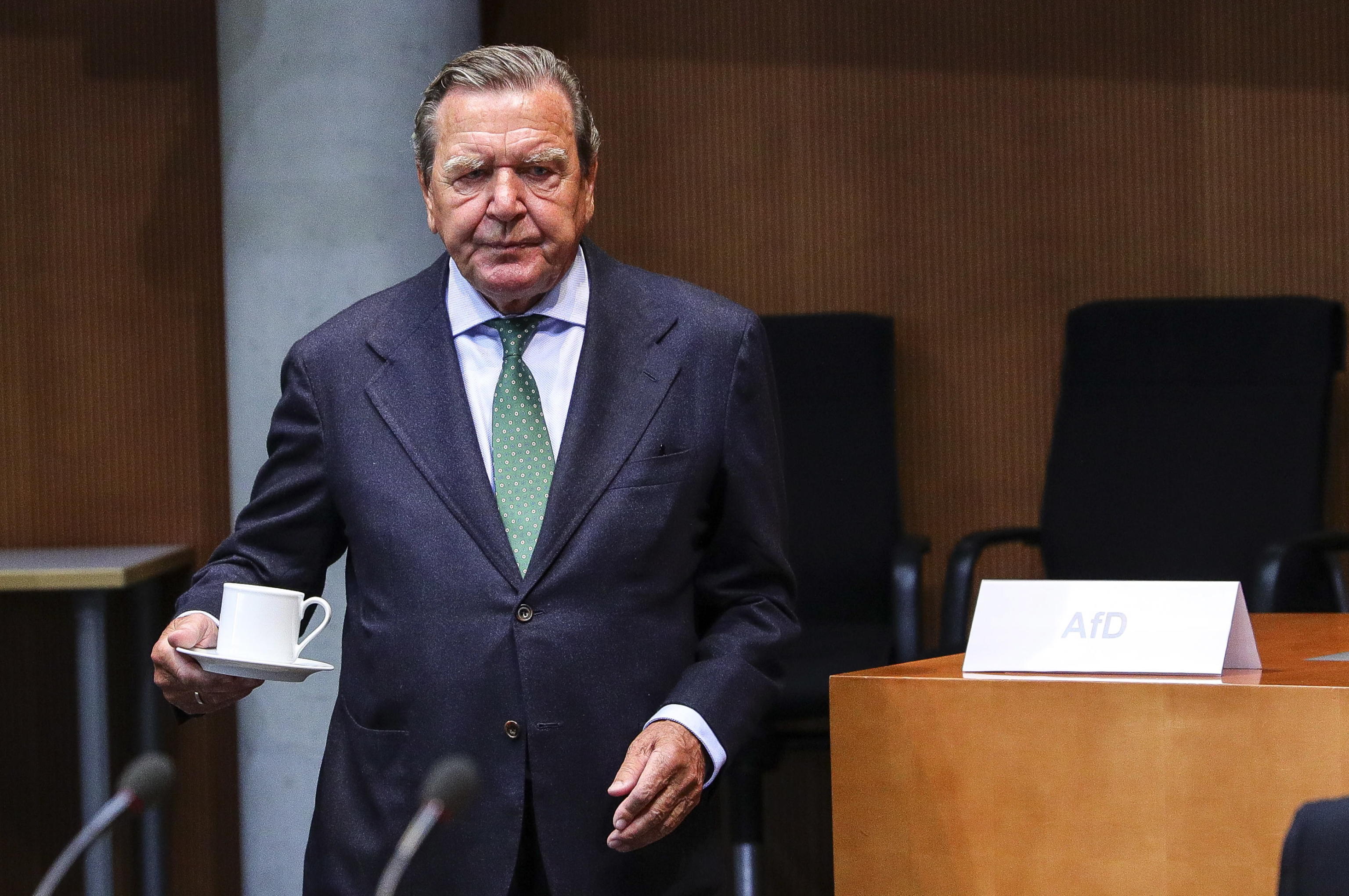 Schroeder rinuncia alla nuova nomina in Gazprom, l’ex cancelliere smentisce le voci dei media tedeschi
