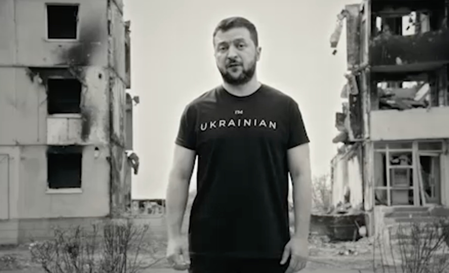 Zelensky nel Giorno della Memoria ribalta l’accusa di Putin: «Russi come fanatici nazisti, noi diciamo “Mai più!» – Il video