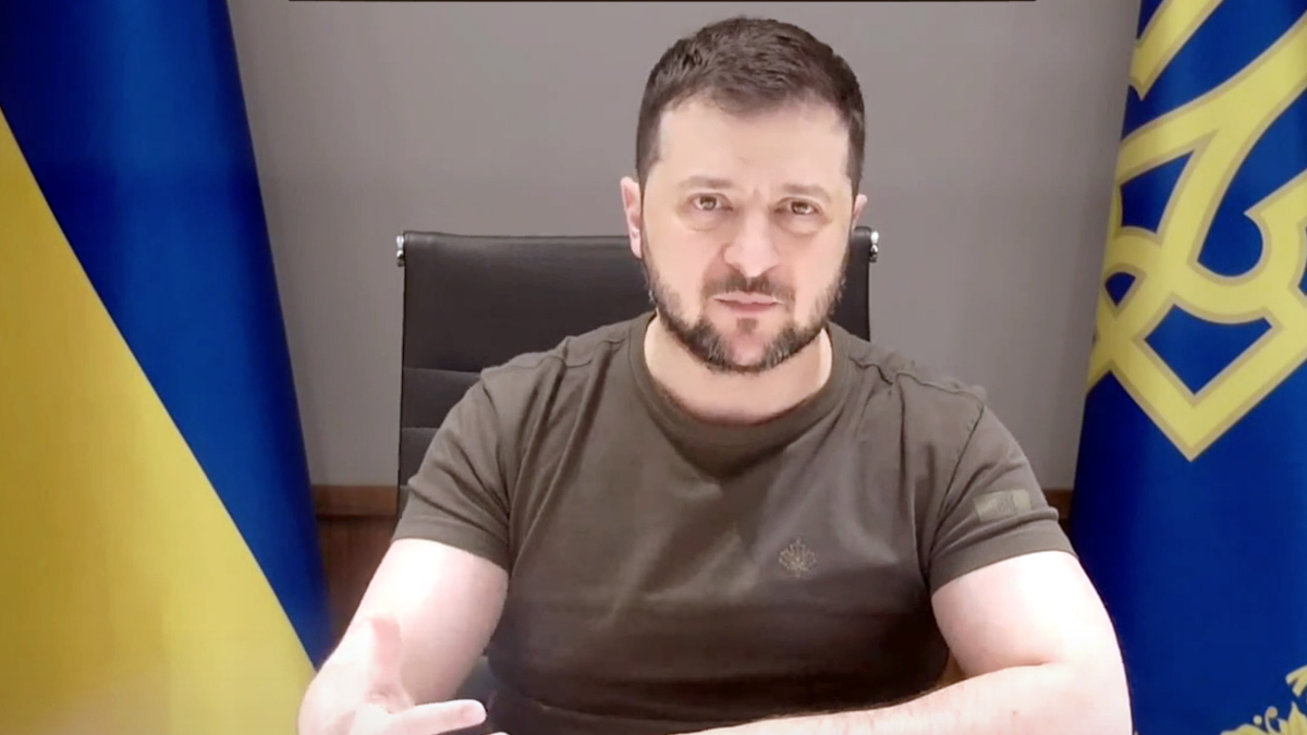 Zelensky: «Confischiamo i beni dei russi per dare soldi alle vittime della guerra» – Il video