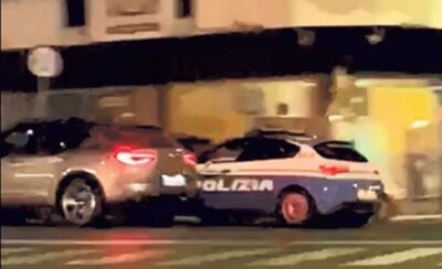 poliziotti picchiano ragazzi roma video