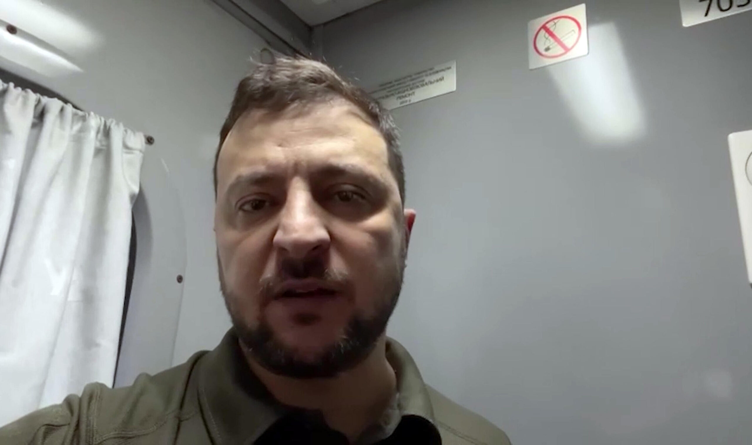 Il fermo immagine mostra il presidente ucraino, Volodymyr Zelensky, durante un suo messaggio, 19 giugno 2022.
ANSA/FERMO IMMAGINE
+++ ATTENZIONE LA FOTO NON PUO' ESSERE PUBBLICATA O RIPRODOTTA SENZA L'AUTORIZZAZIONE DELLA FONTE DI ORIGINE CUI SI RINVIA+++