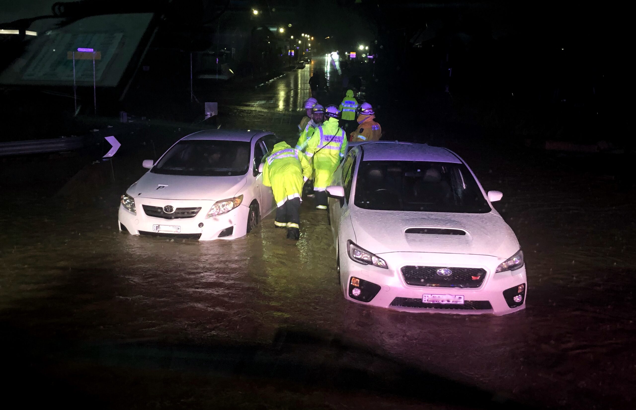 Allarme inondazione a Sydney, straripa una diga: case evacuate sotto la pioggia torrenziale – Il video