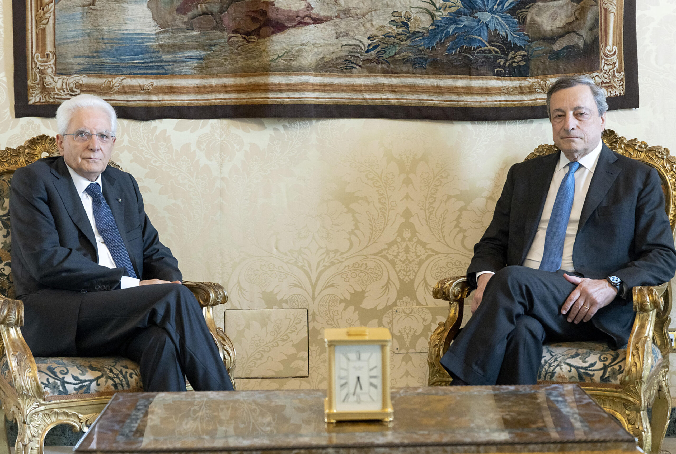 Italian President Sergio Mattarella (L) and Prime Minister Mario Draghi at the Quirinale Palace during the resignation to countersign, as required by constitutional practice, the decree for the dissolution of the Chambers which will be signed by the Head of State Sergio Mattarella in Rome, Italy, 21 July 2022.   
ANSA/ Paolo Giandotti - Ufficio Stampa per la Stampa e la Comunicazione della Presidenza della Repubblica EDITORIAL USE ONLY NO SALES